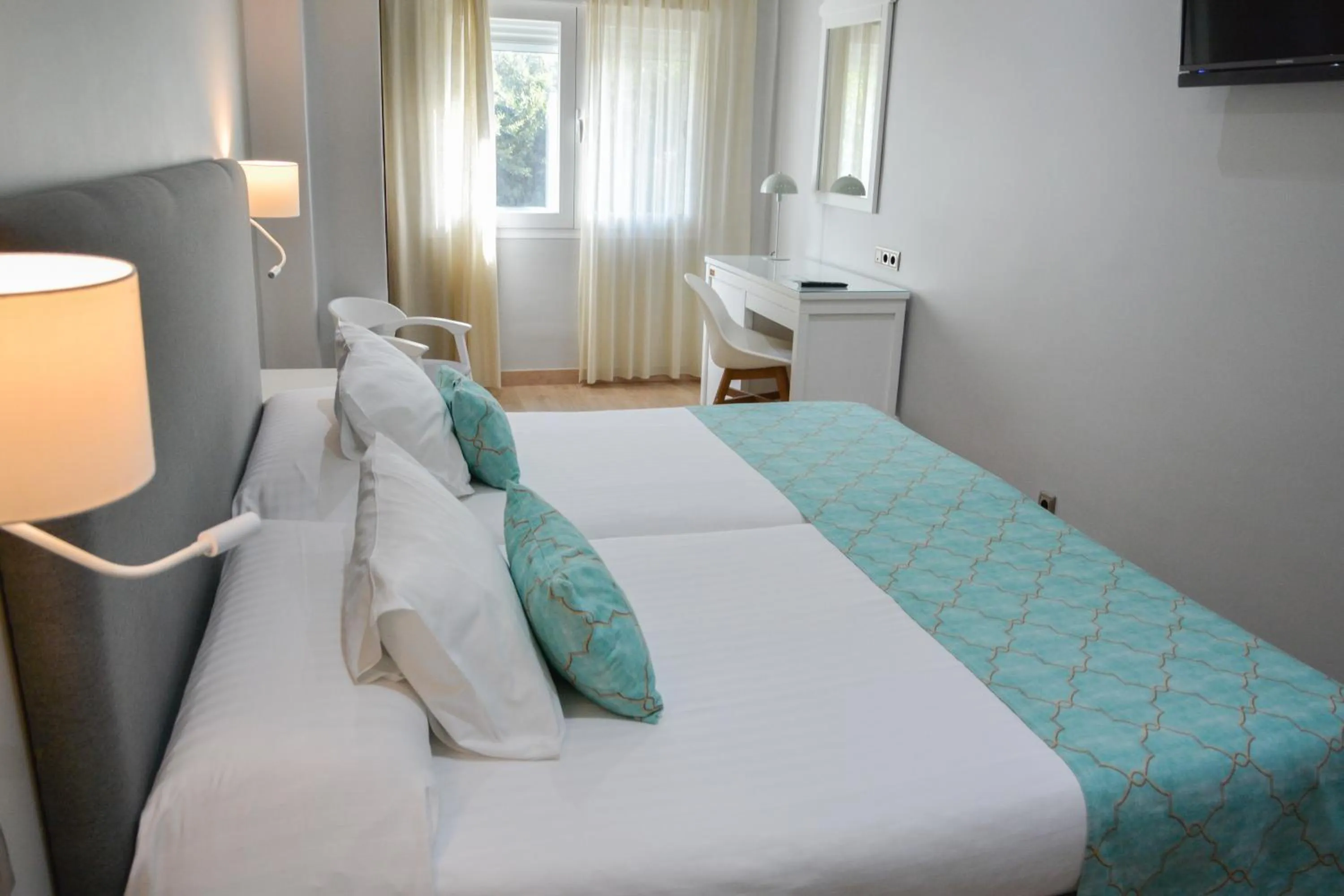 Standard Twin Room with City View in Hotel Costasol