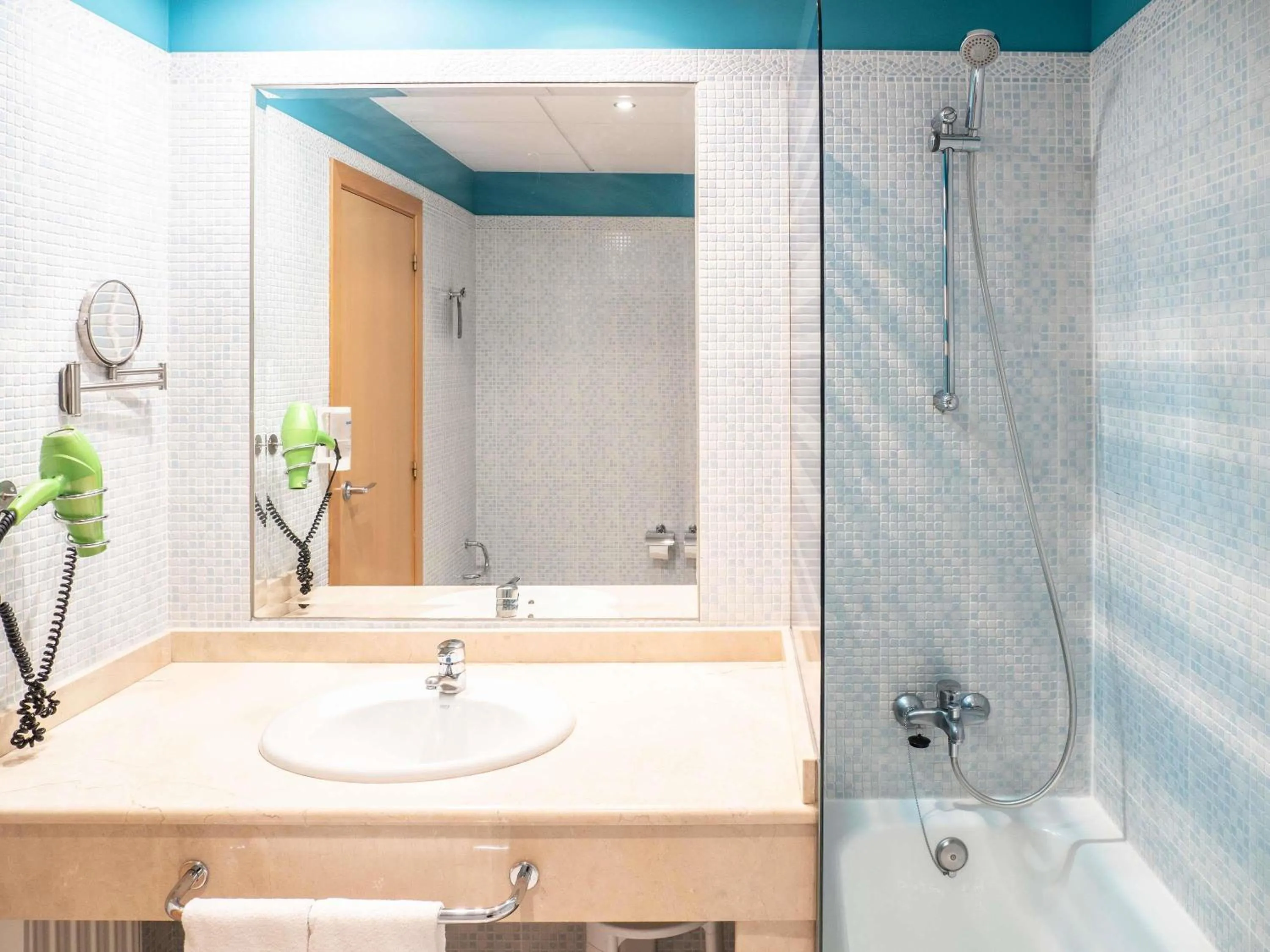 Standard Double Room in Ibis Styles A Coruna