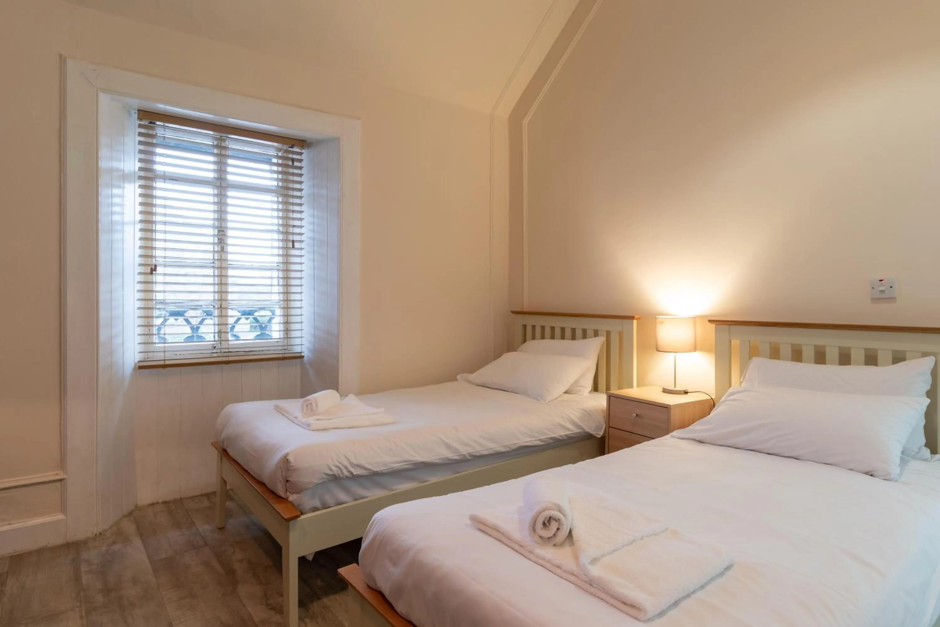 Quadruple Room with Bathroom in Callander Hostel