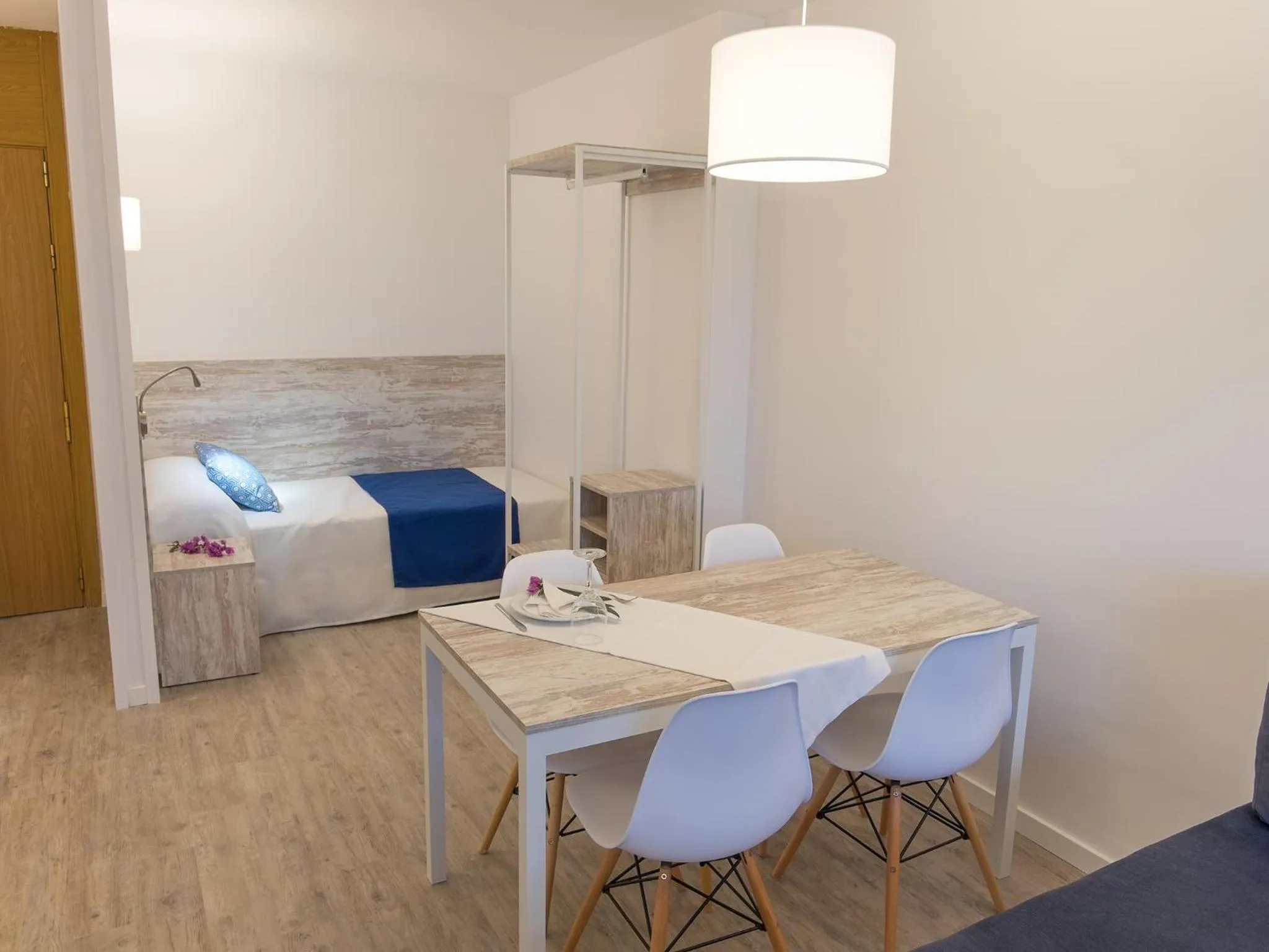 One-Bedroom Apartment in BelleVue Club