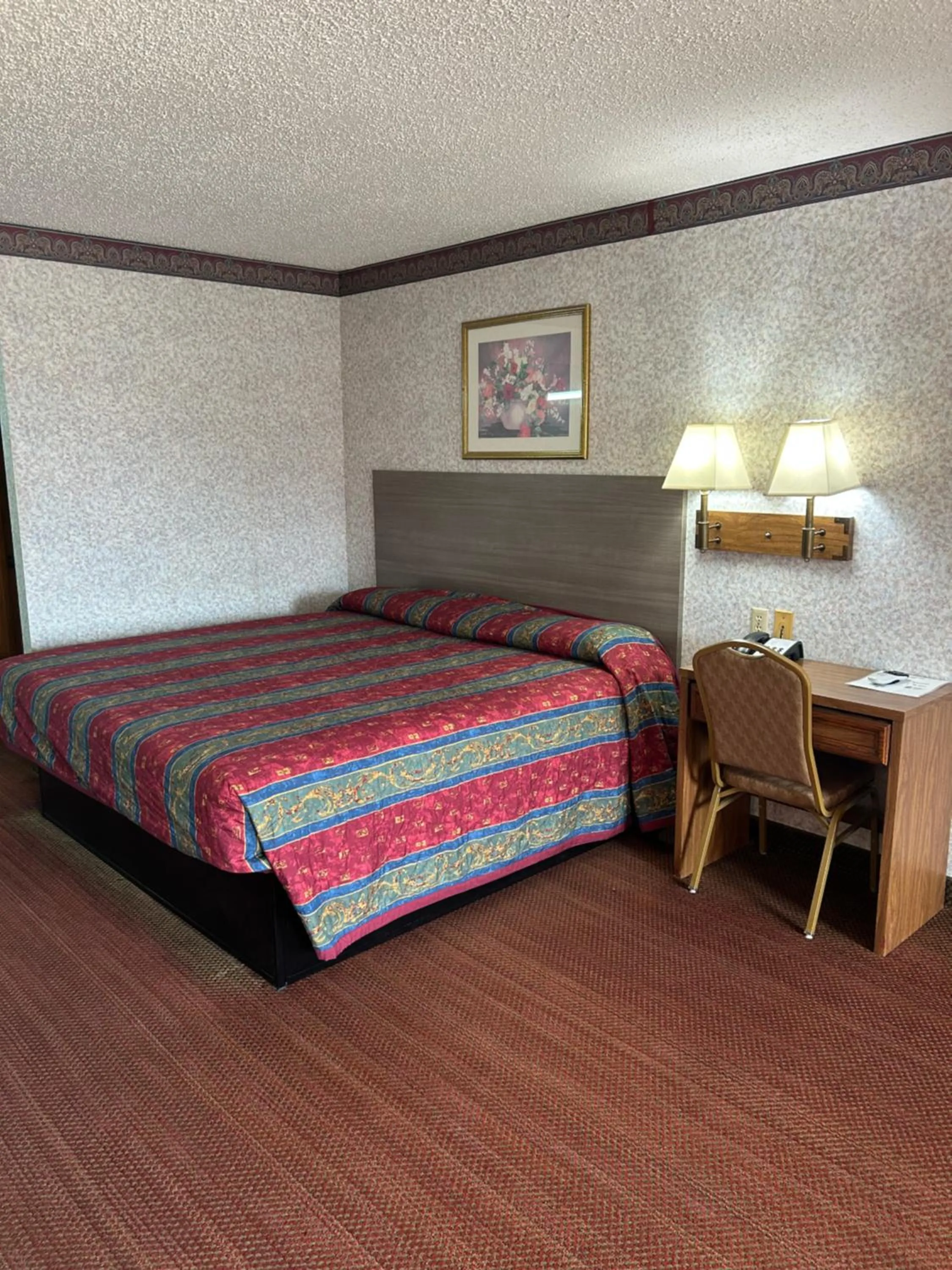 King Room - Non-Smoking in Heritage Inn