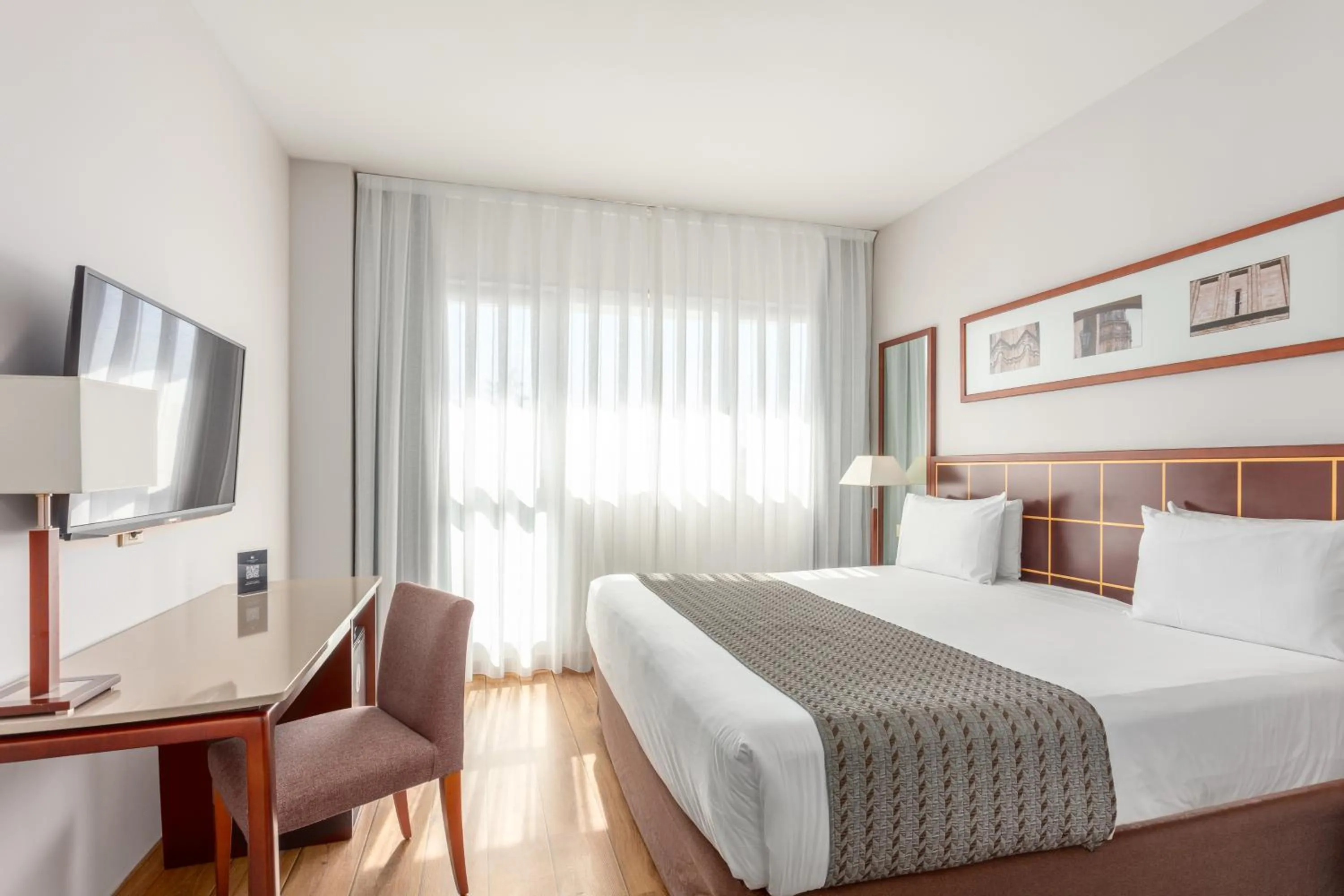 Double or Twin Room with Parking in Eurostars Toledo