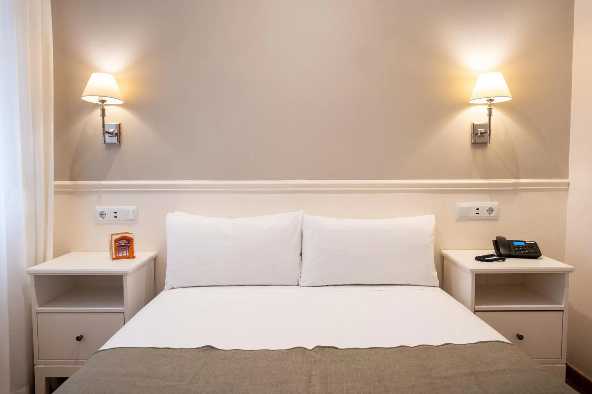 Double Room in Mesón Castilla Atiram Hotels