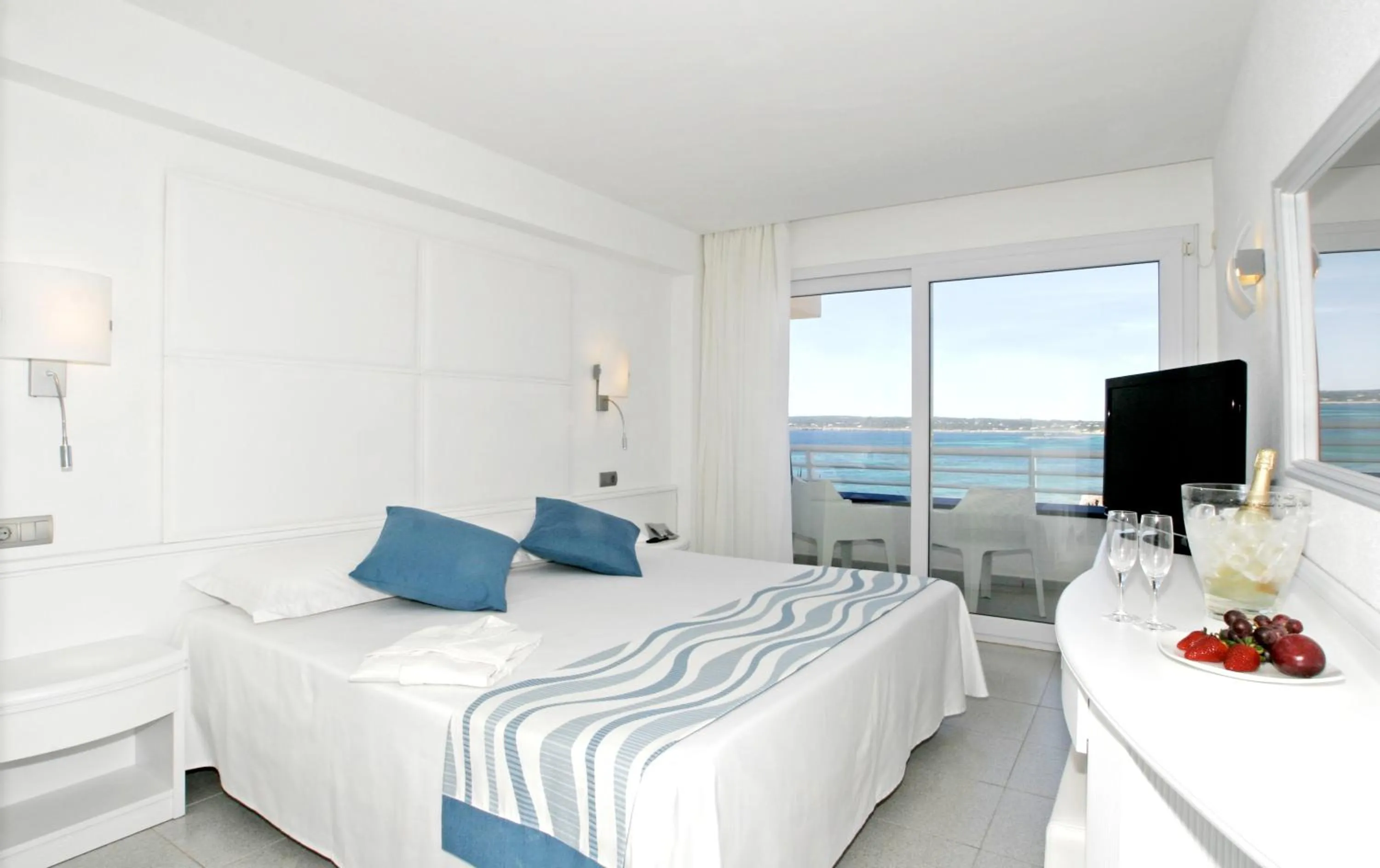 Deluxe Double Room with Sea View (2 adults) in Insotel Hotel Formentera Playa