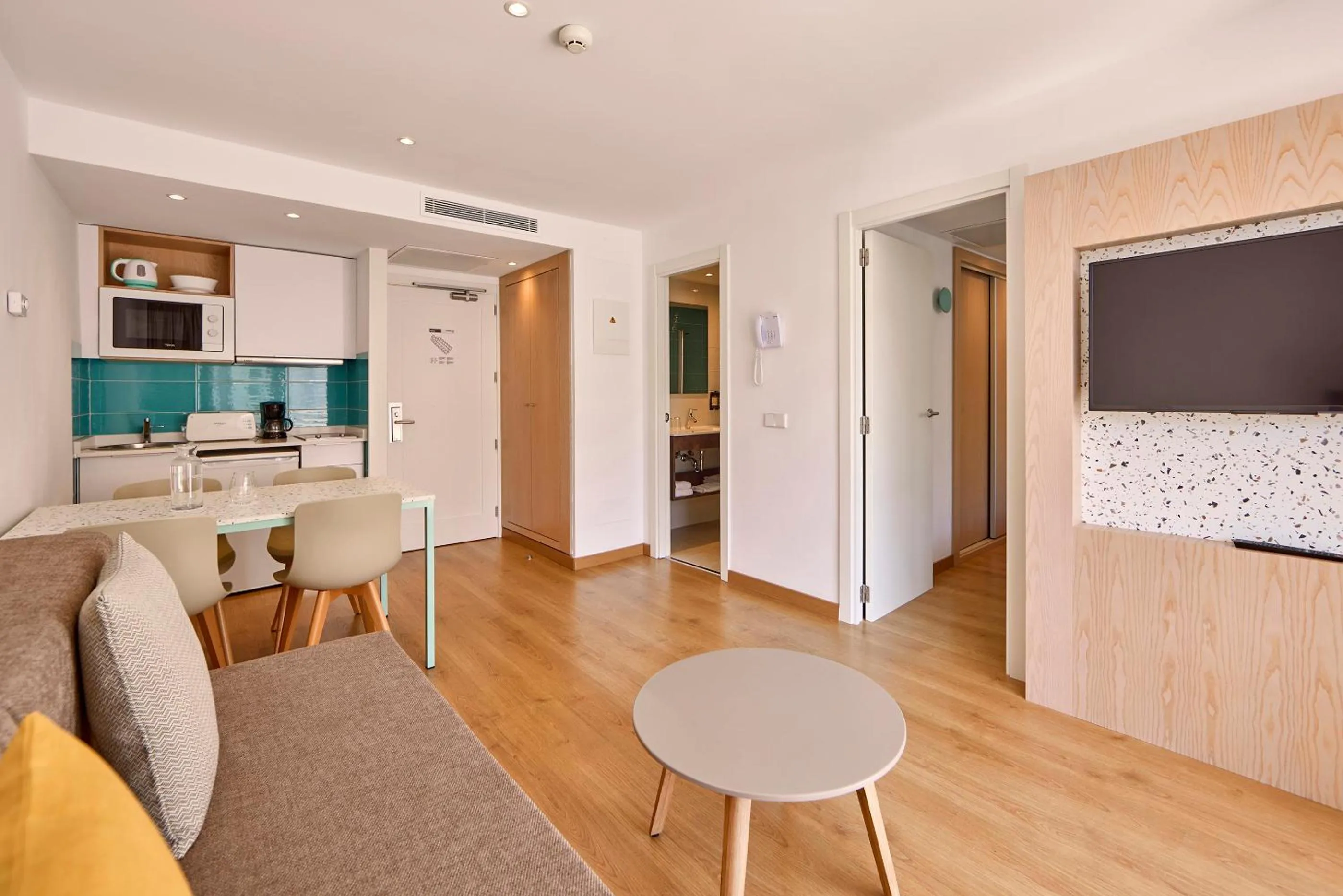 One-Bedroom Apartment in Universal Aparthotel Elisa