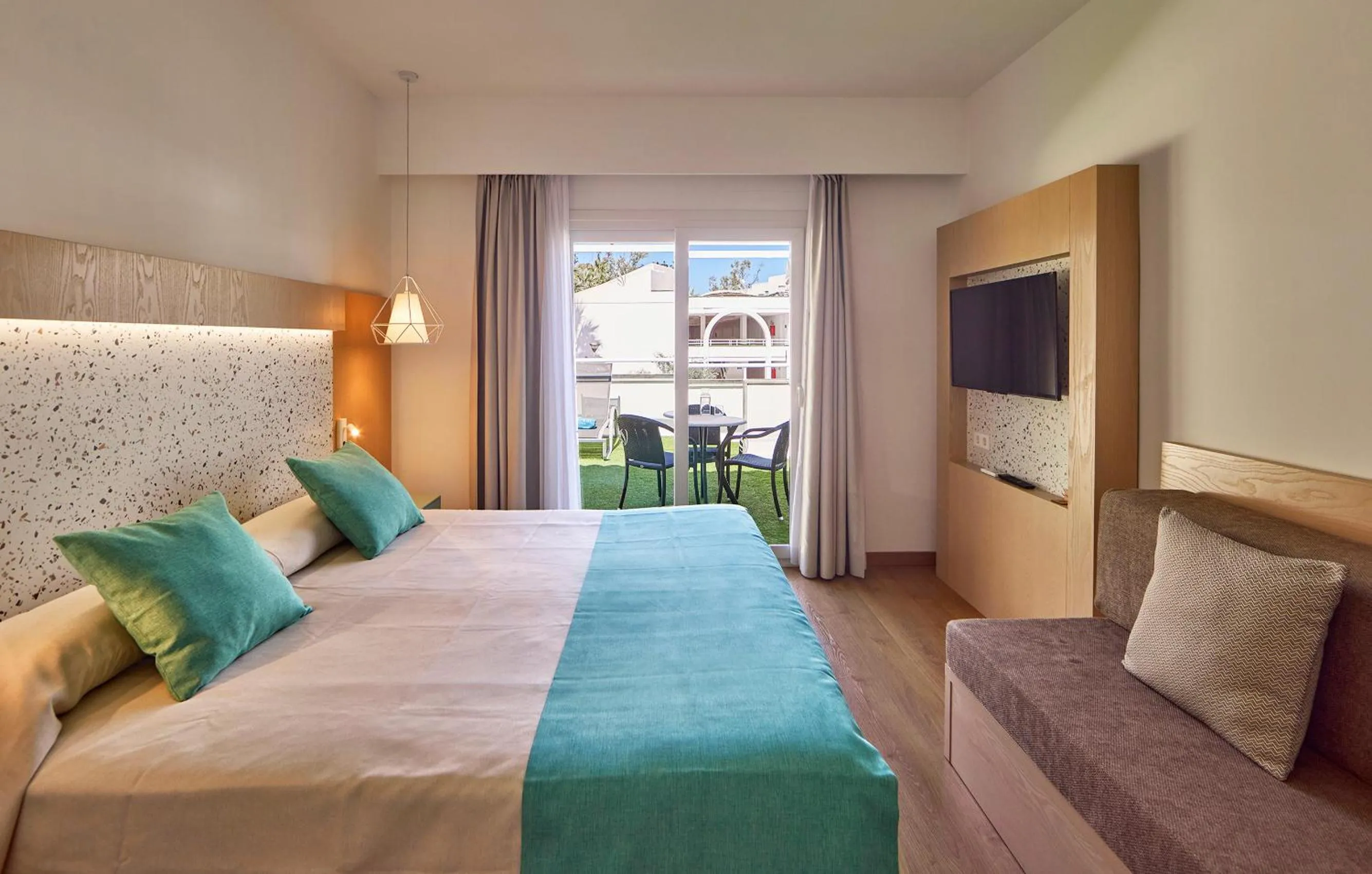 Premier Studio in Universal Aparthotel Elisa