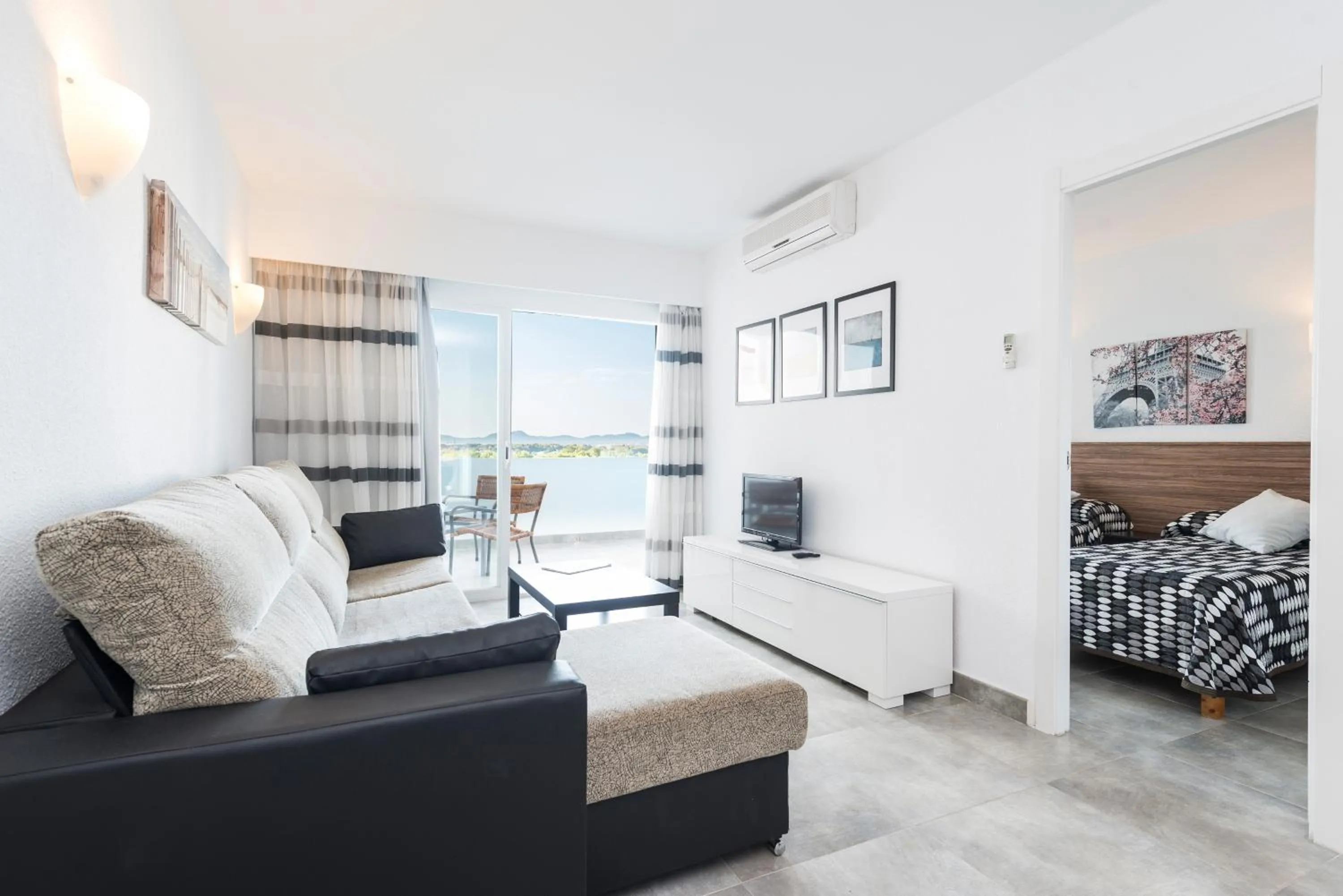 One-Bedroom Apartment with Pool View - single occupancy in Apartamentos Siesta I