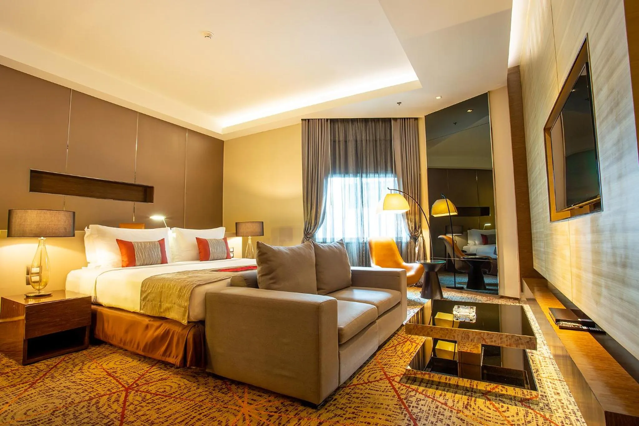Honeymoon Suite in Graceland Bangkok by Grace Hotel - SHA Extra Plus