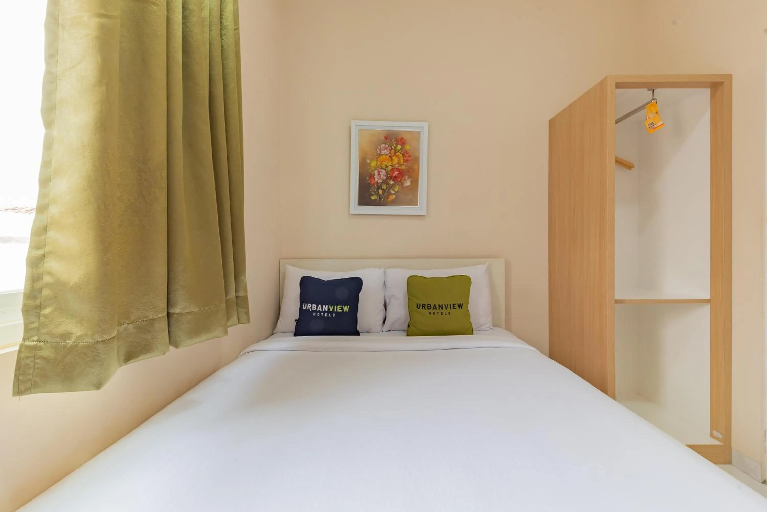 Double Room in Urbanview Syariah Utami Inn Garut by RedDoorz