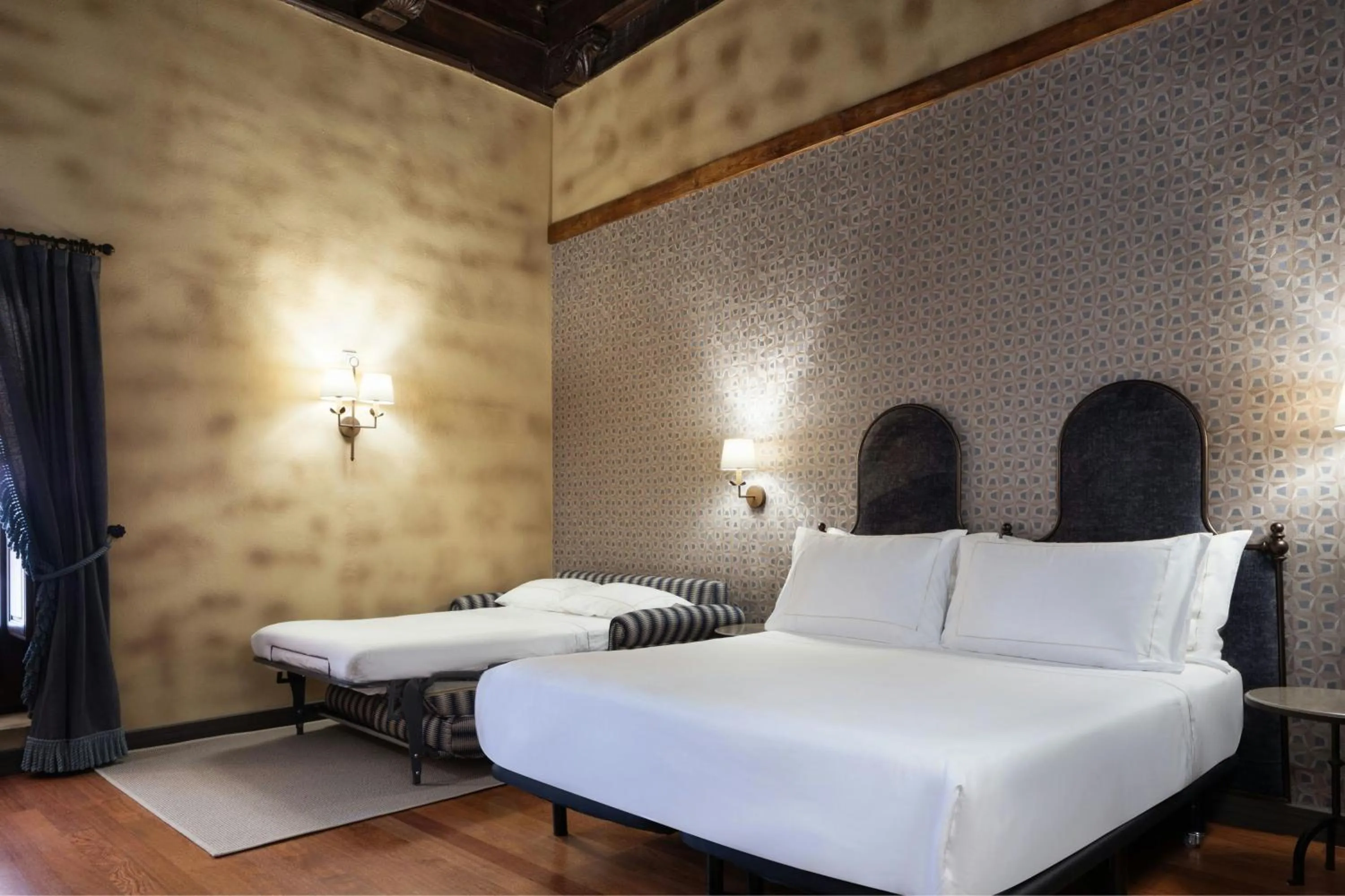 Premium Deluxe King Suite with Sofa Bed in Hotel Palacio de Santa Paula, Autograph Collection