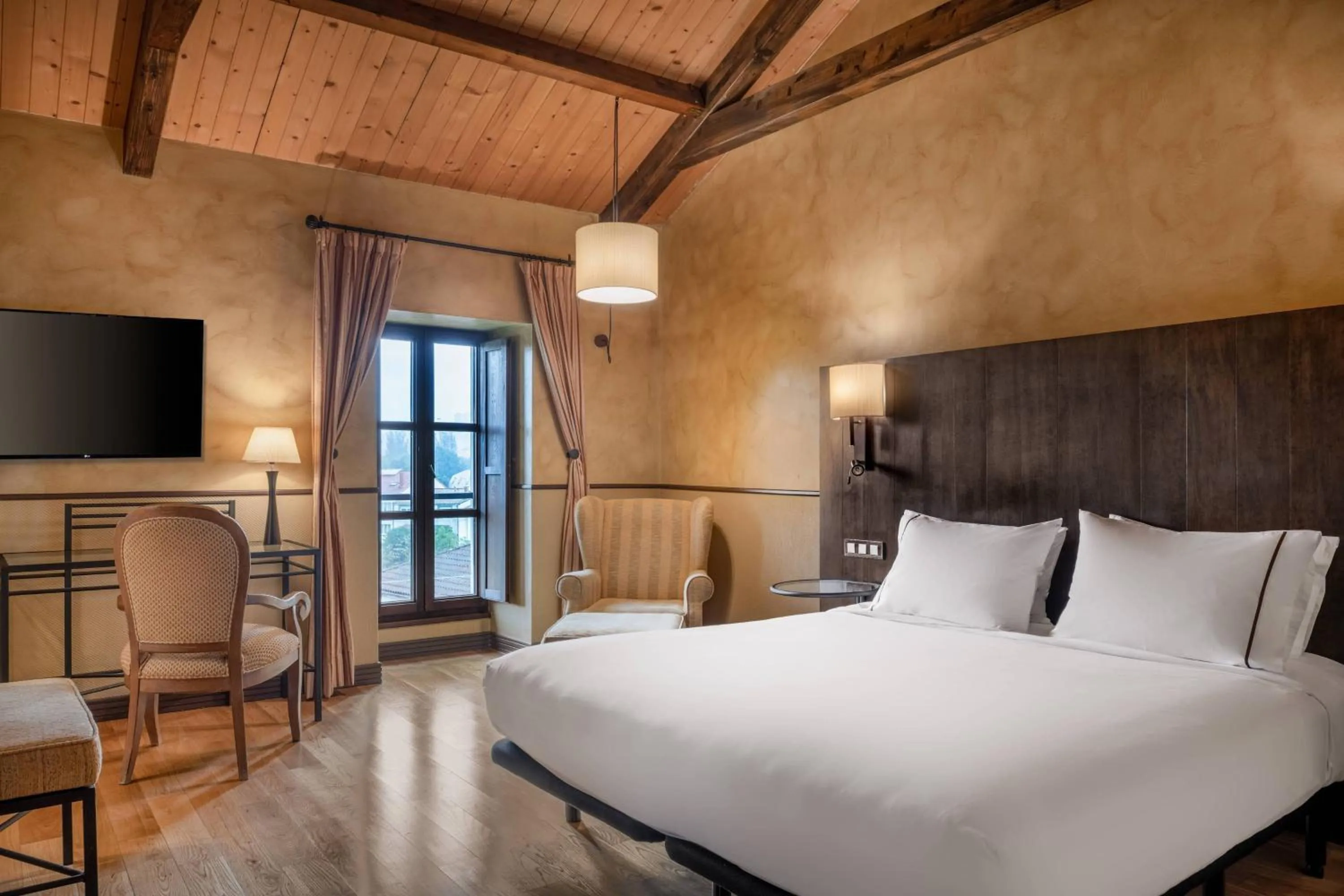 Deluxe Family King Room in Hotel Palacio del Carmen, Autograph Collection