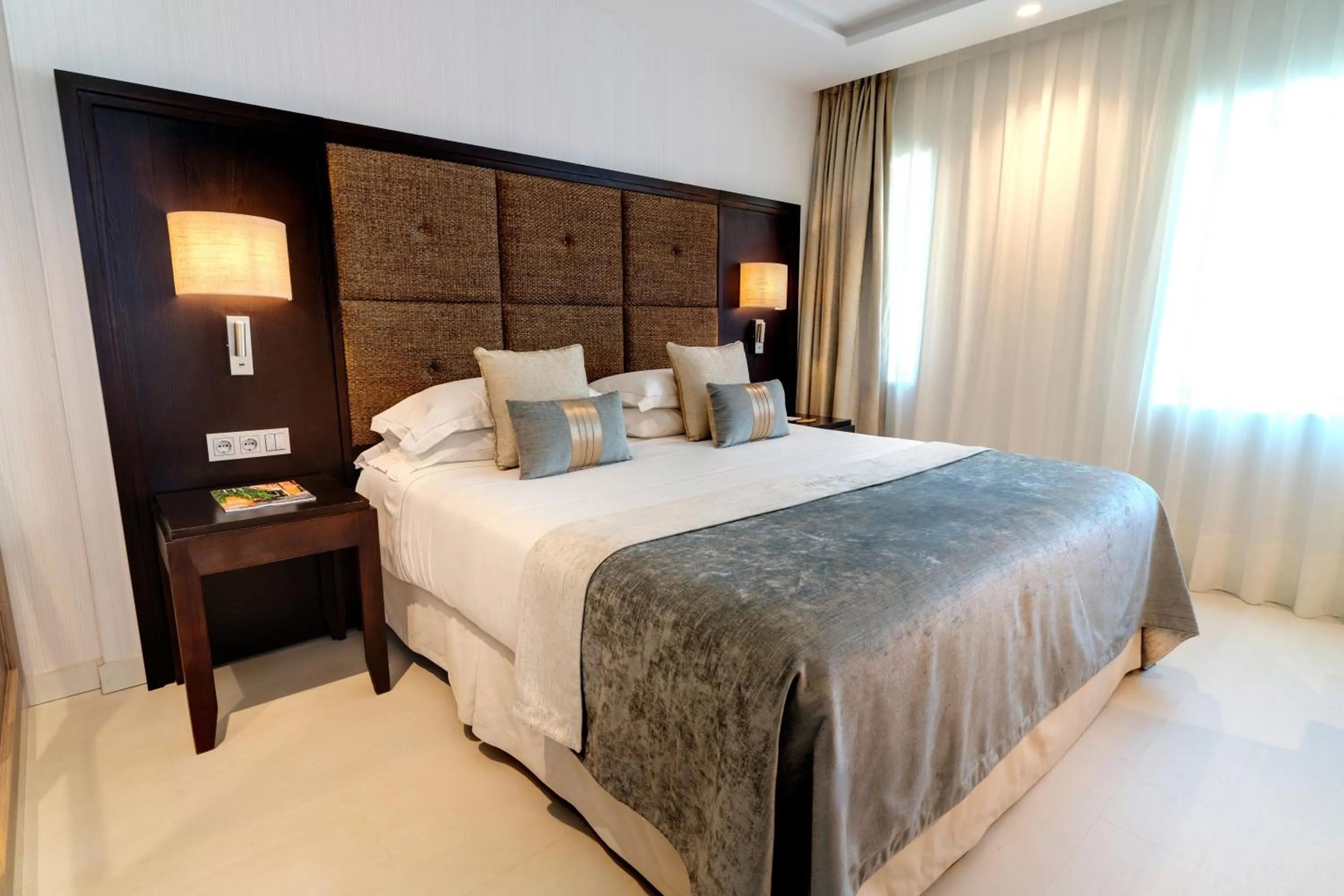 Classic Double or Twin Room with City / Interior View in Nixe Palace