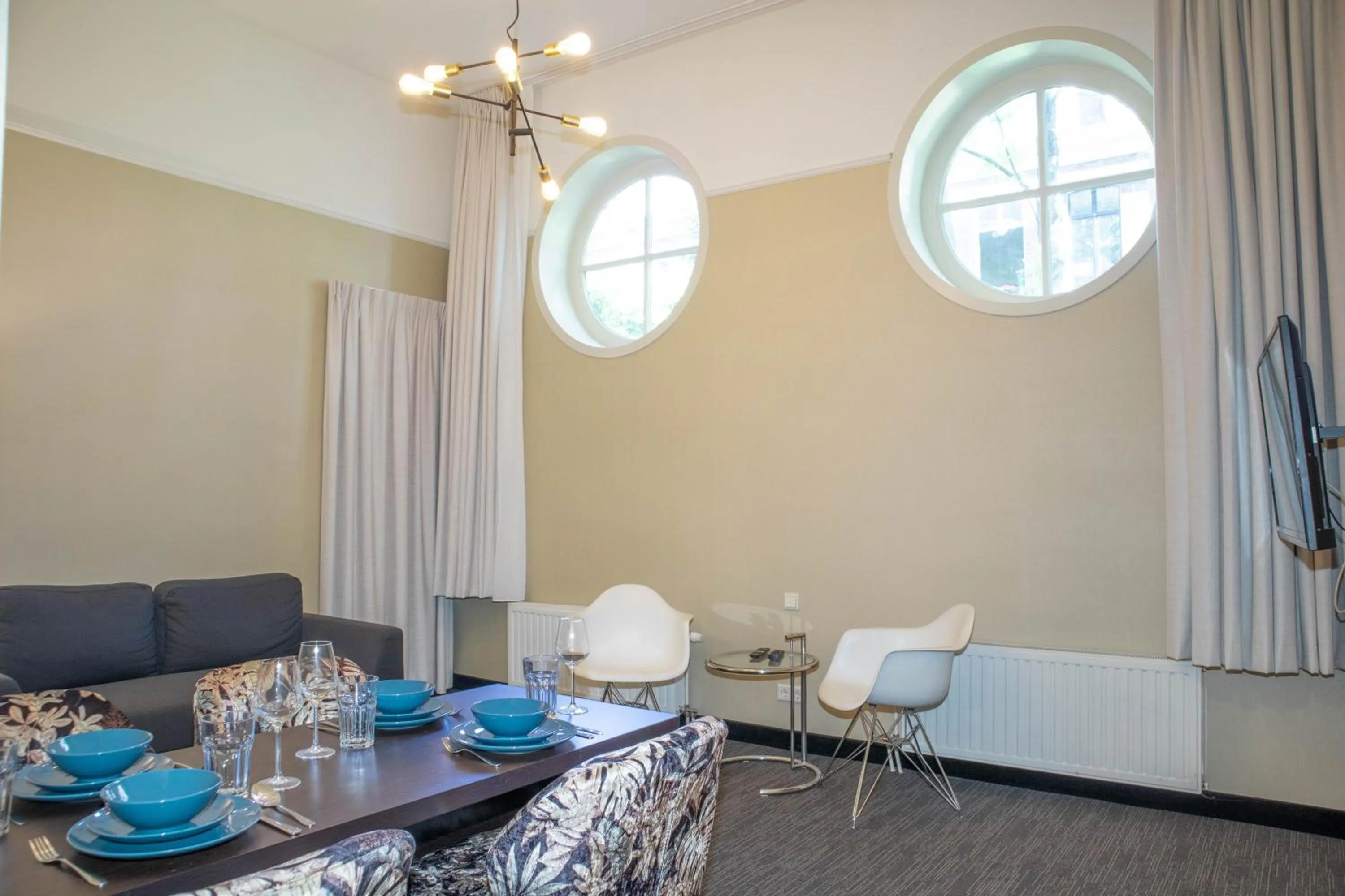 Deluxe Apartment in Golden Mansion Aparthotel