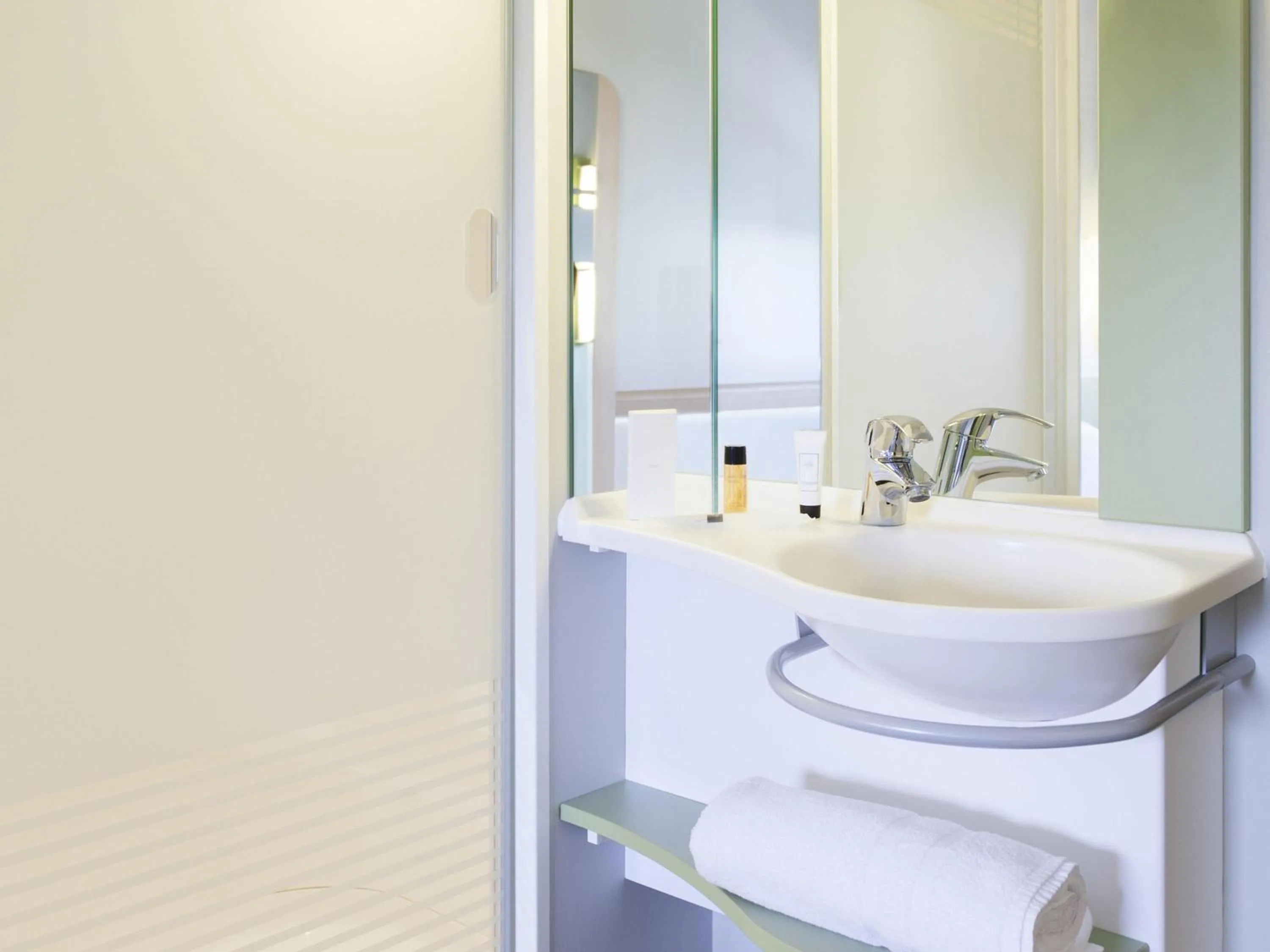 Classic Double Room in ibis budget Hotel Edinburgh Park