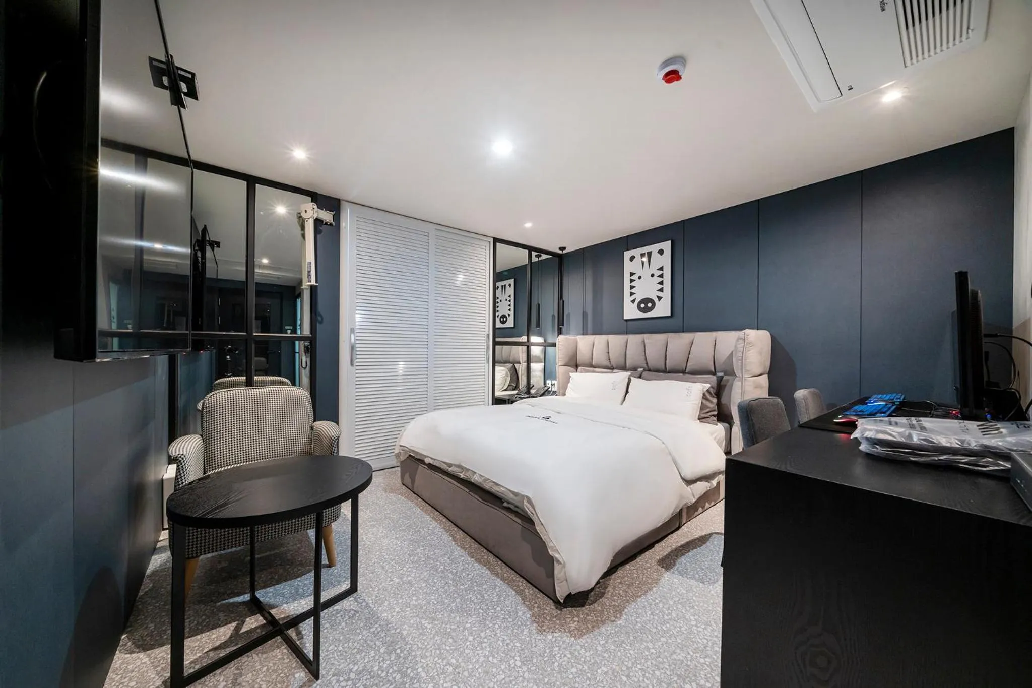 Double Room in Gorilla Hotel