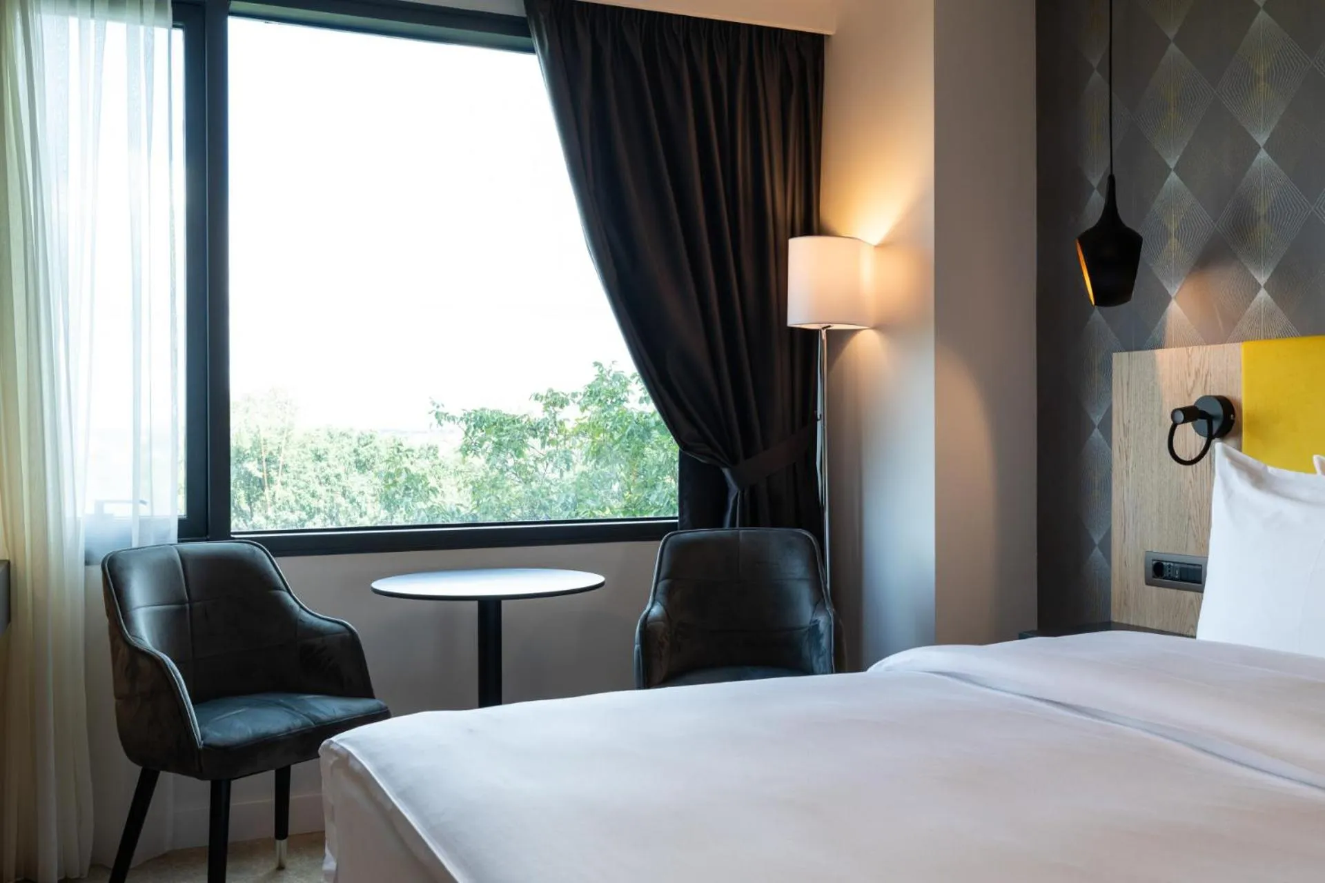 King Room with Roll-in Shower - Mobility Access/Non-Smoking in Ramada by Wyndham Slatina Parc