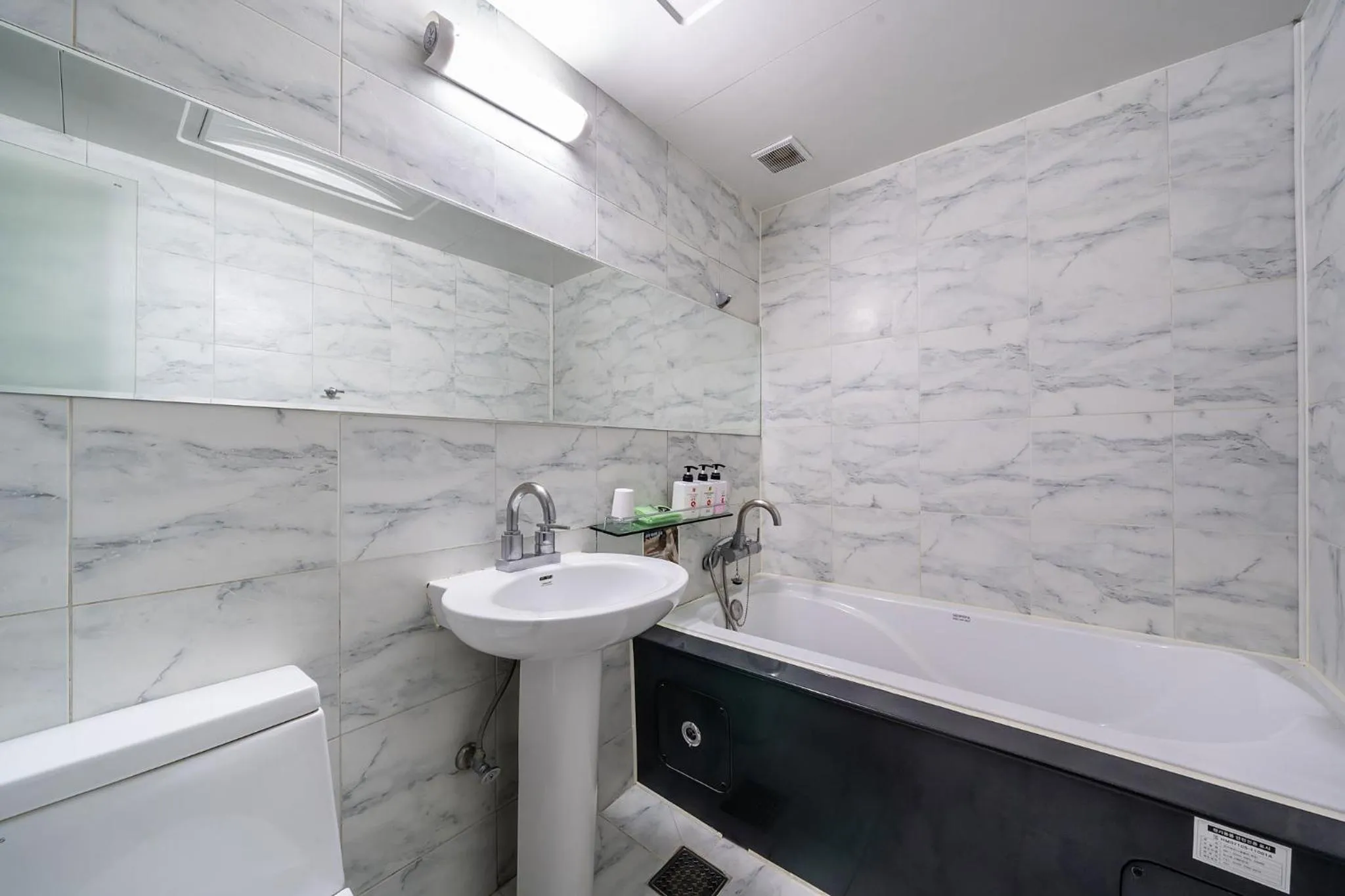 Family Room with Bathroom in Q Hotel