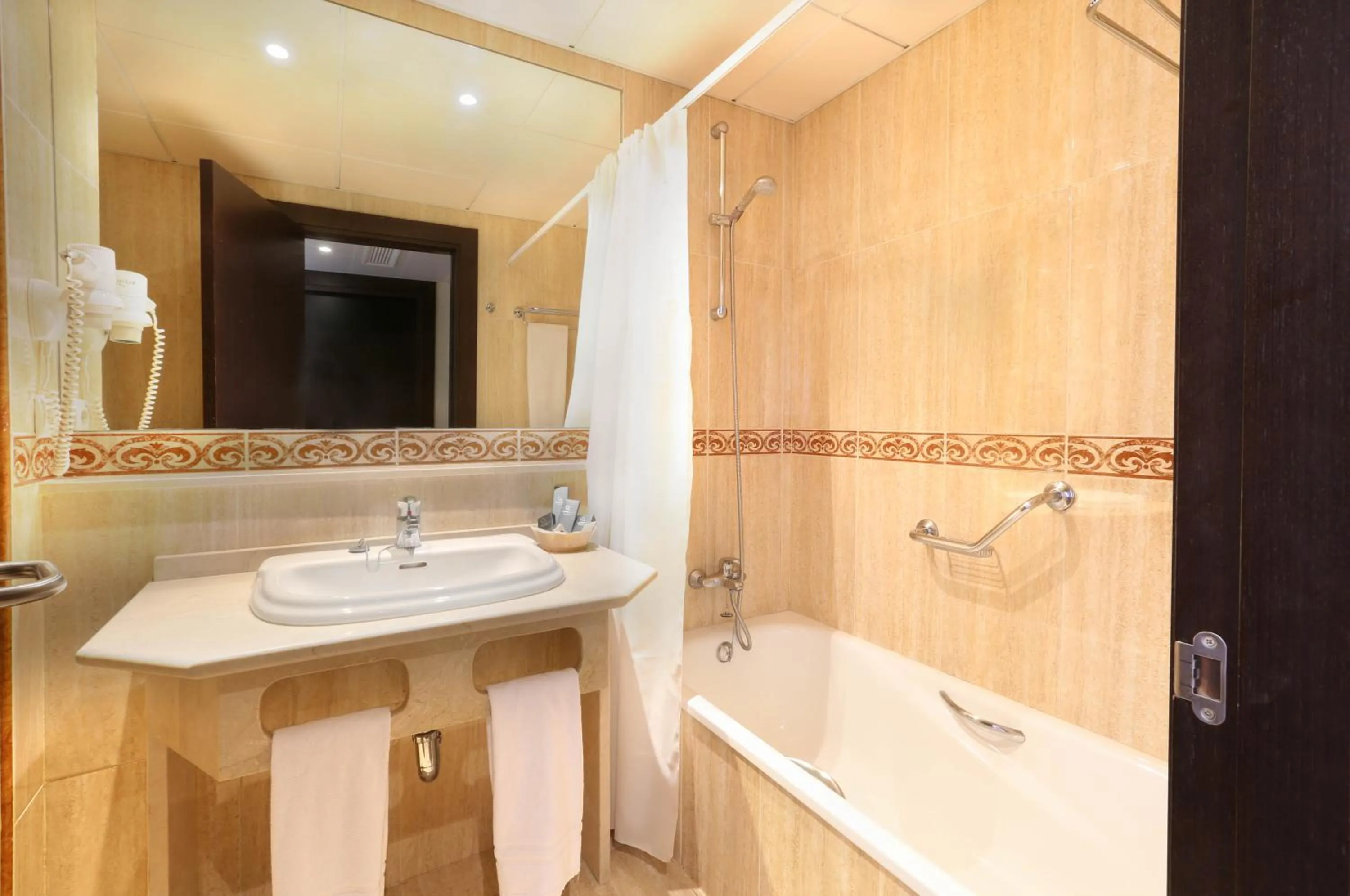 Double or Twin Room with Sea View in BLUESEA Gran Cervantes