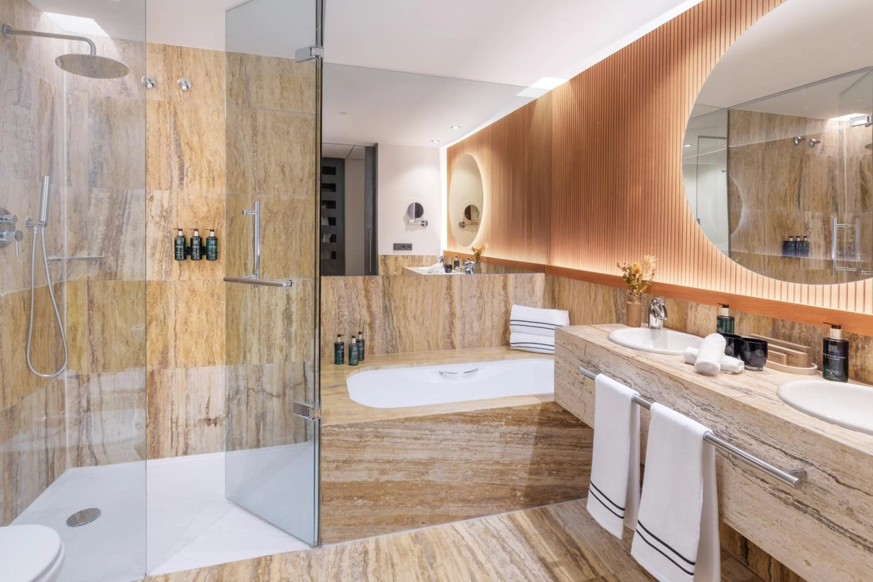 Family Room in Hotel Meliá Bilbao