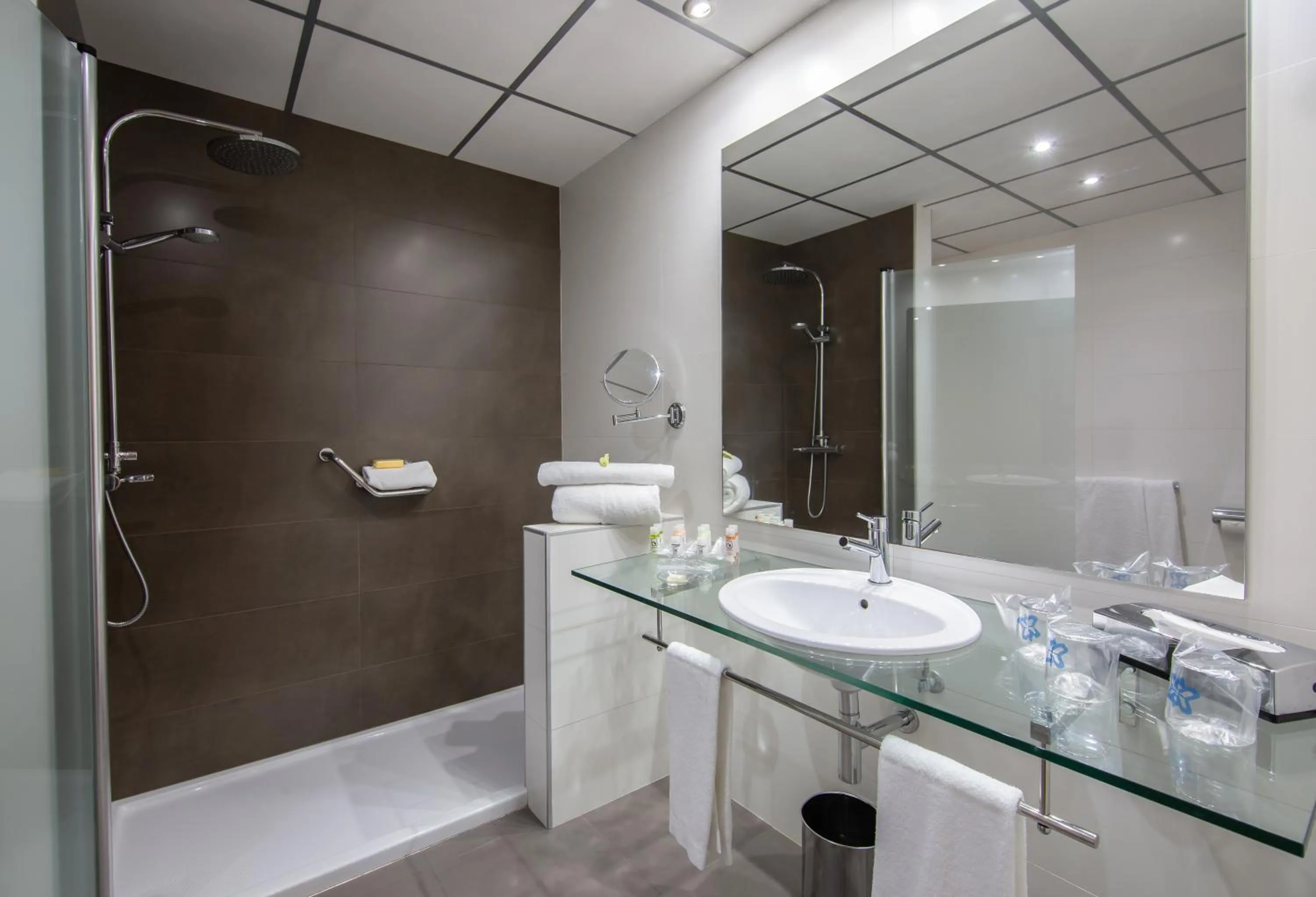 Twin Room with Extra Bed in Hotel Monte Puertatierra