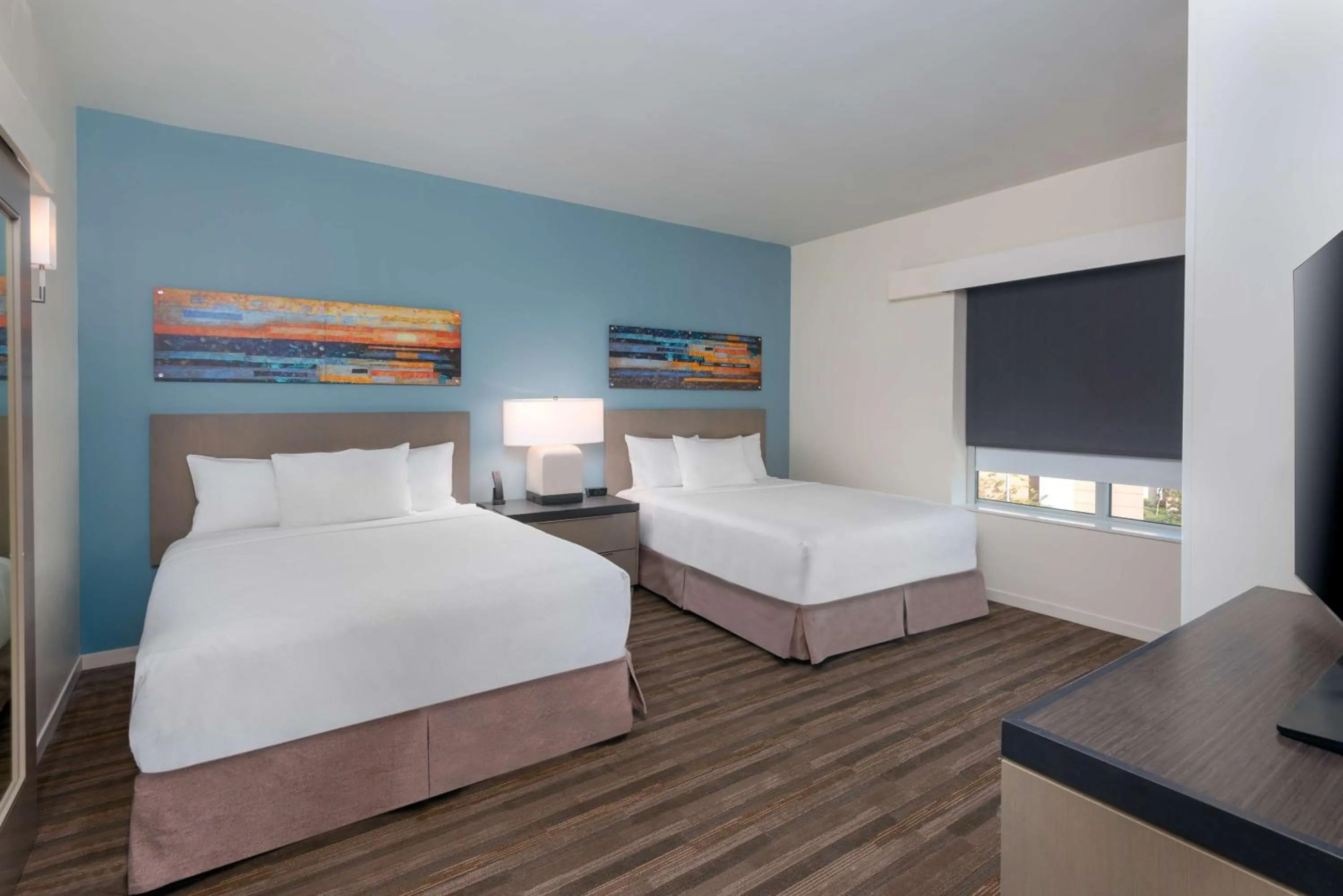 One-Bedroom Suite with Two Queen Beds, Kitchen and Accessible Tub in Hyatt House Orlando Airport