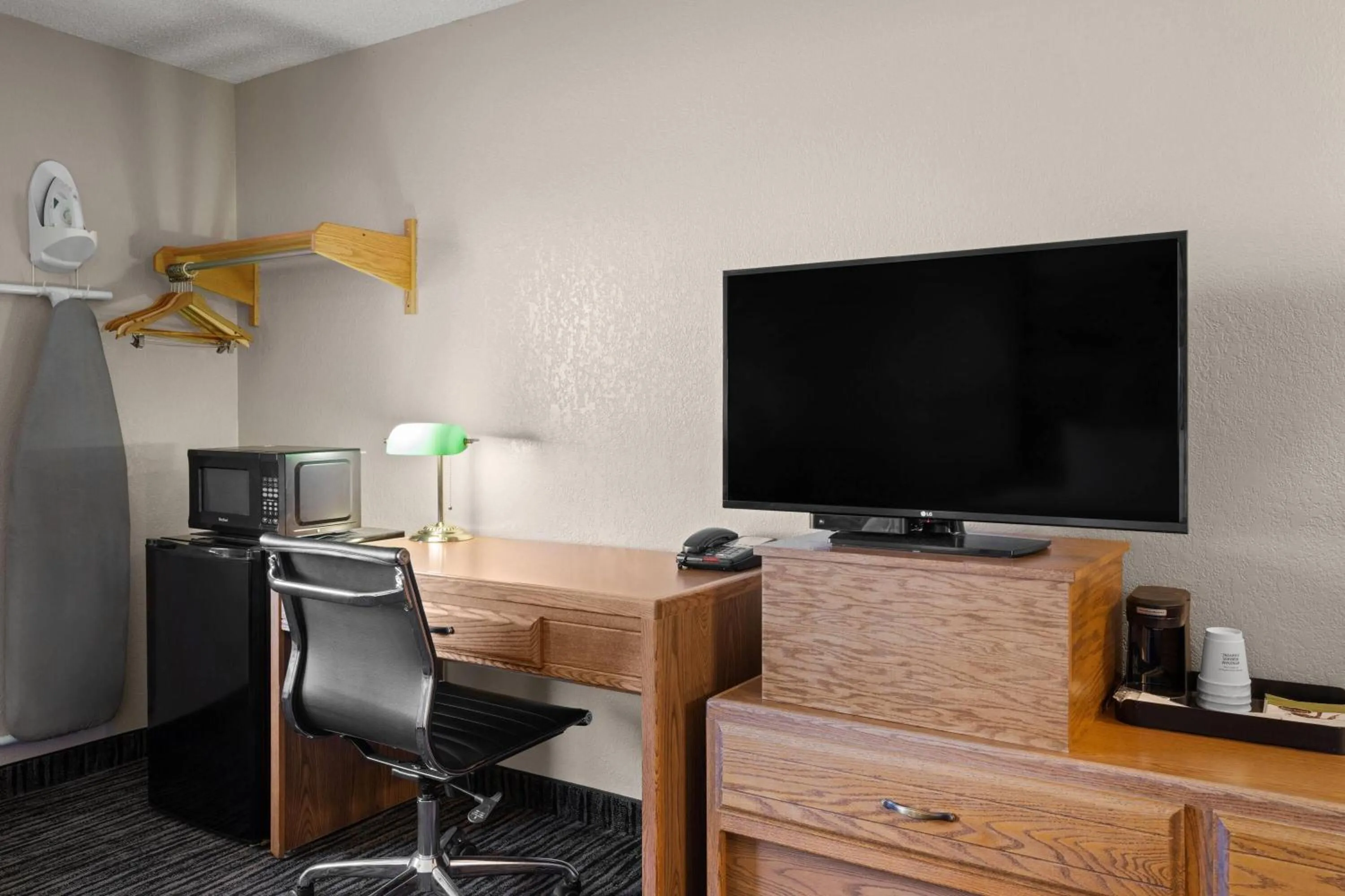 Queen Room - Non-Smoking in Super 8 by Wyndham Lewistown