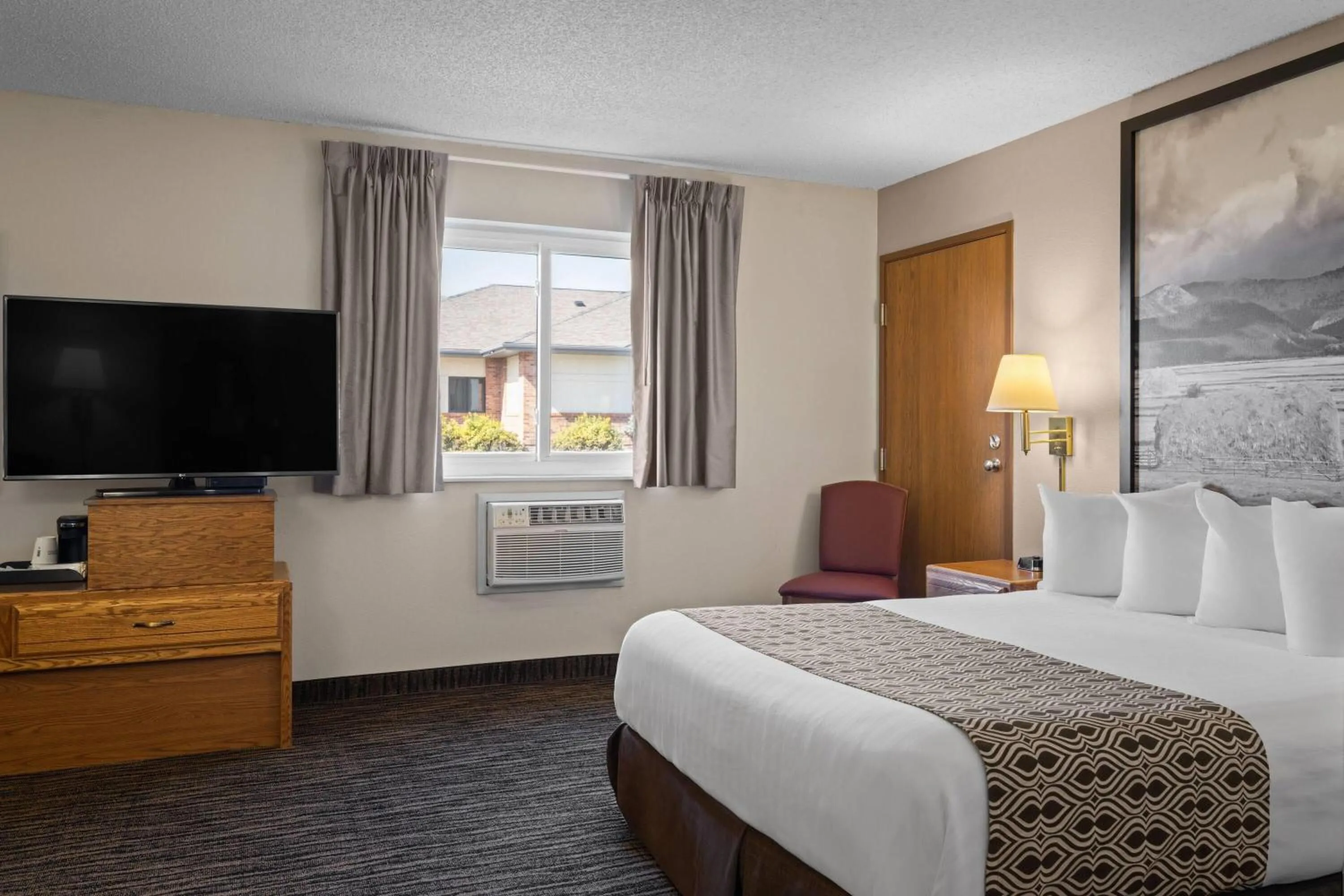 Queen Room - Mobility Access/Non-Smoking in Super 8 by Wyndham Lewistown