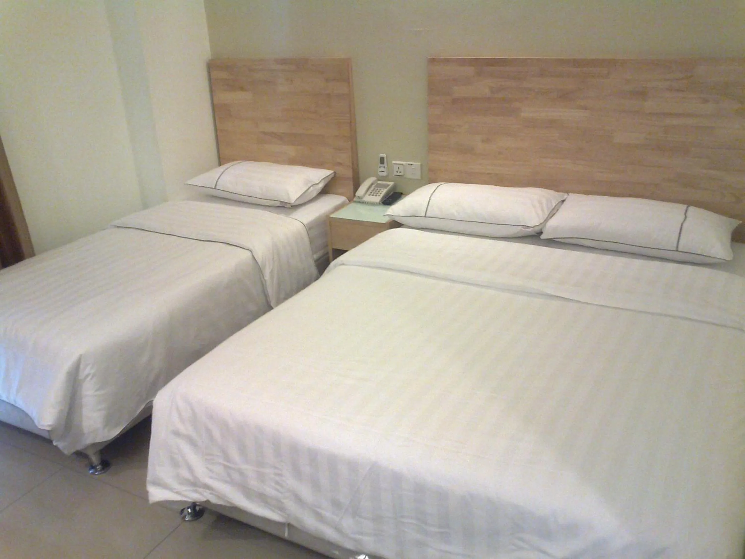 Triple Room with Bathroom in Hotel Desaria