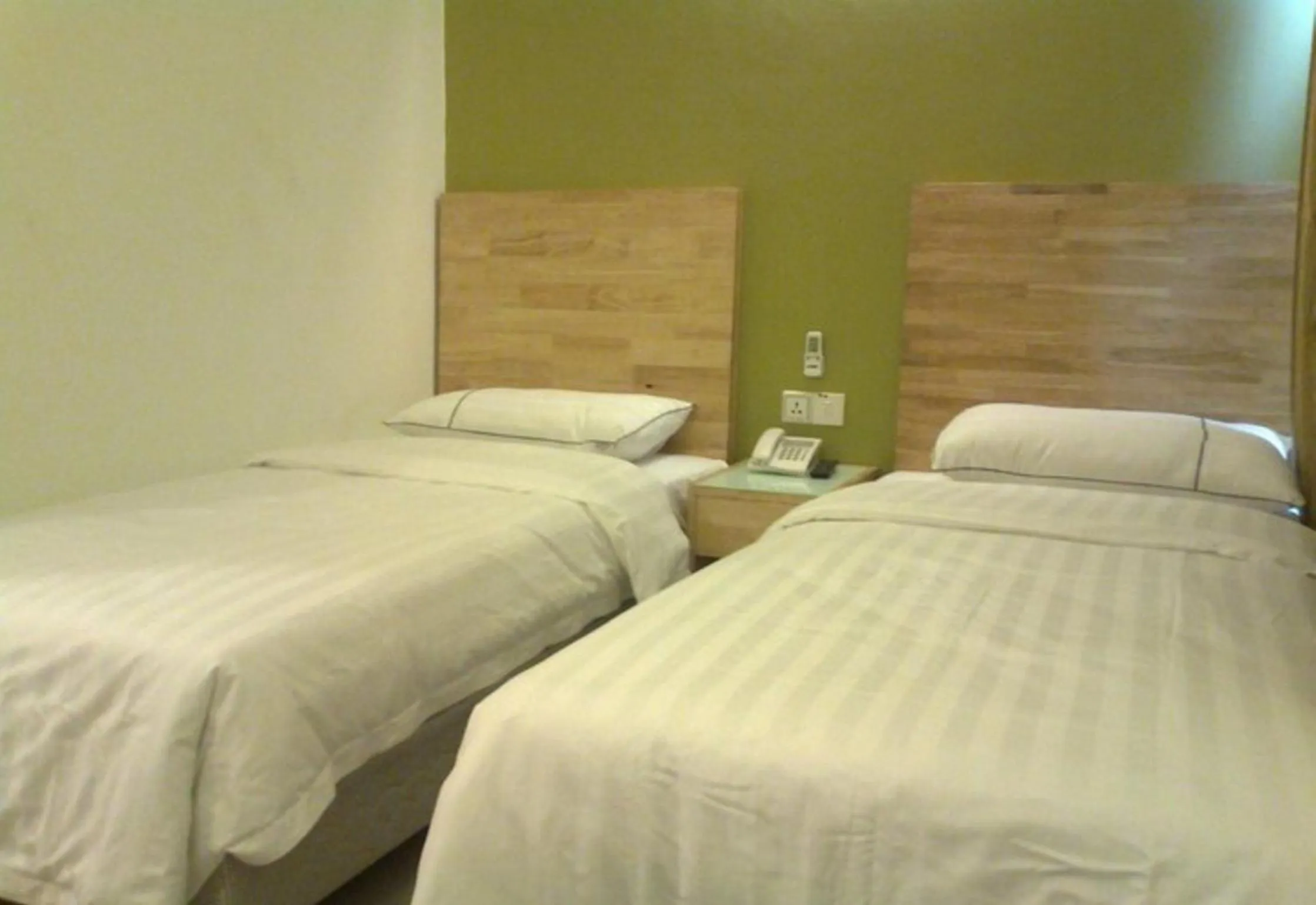 Twin Room with Bathroom in Hotel Desaria