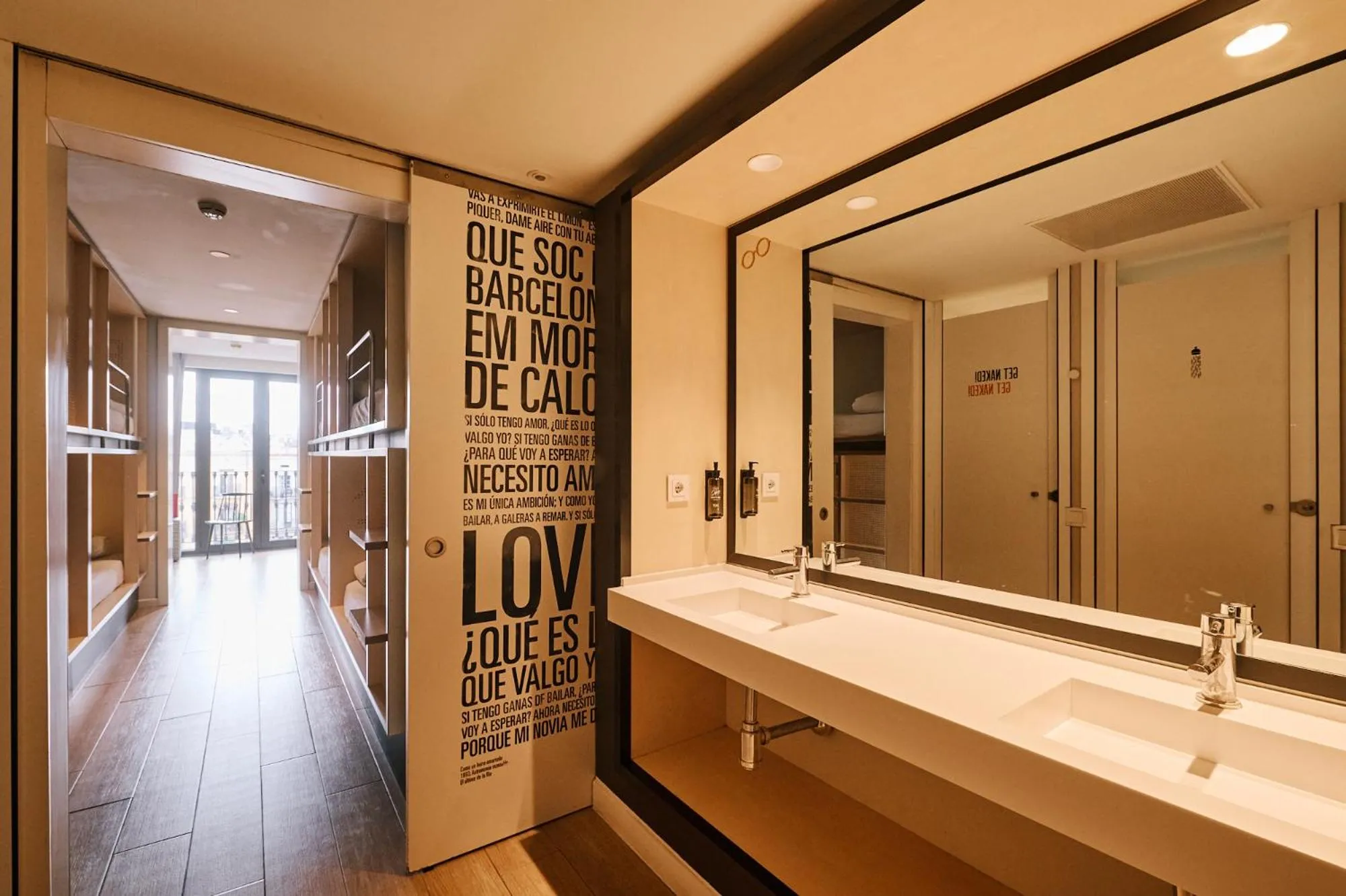 Bed in 8-Bed Mixed Dormitory Room in TOC Hostel Barcelona