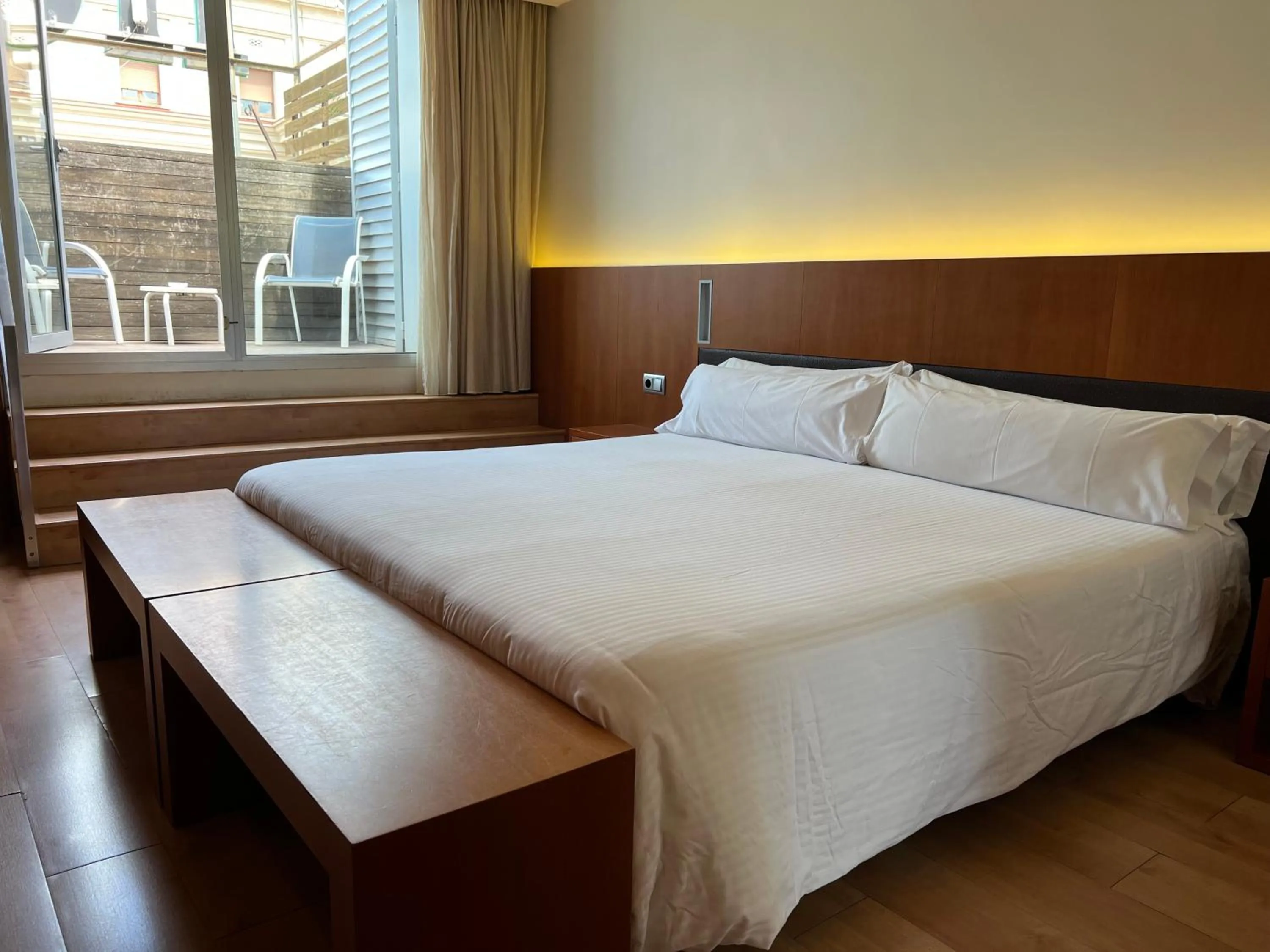 Superior Double Room in Hotel Lleó