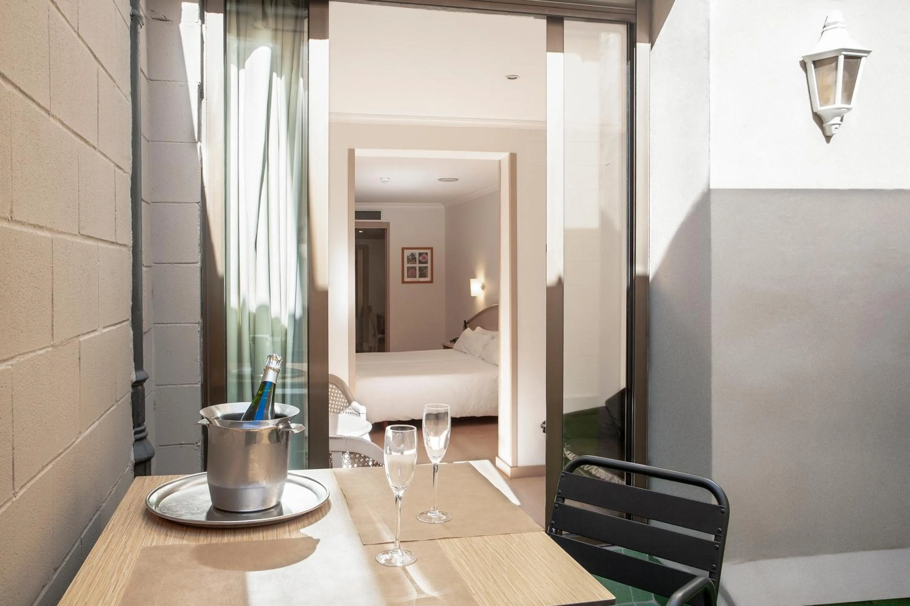 Twin Room with Terrace in Hotel Lleó