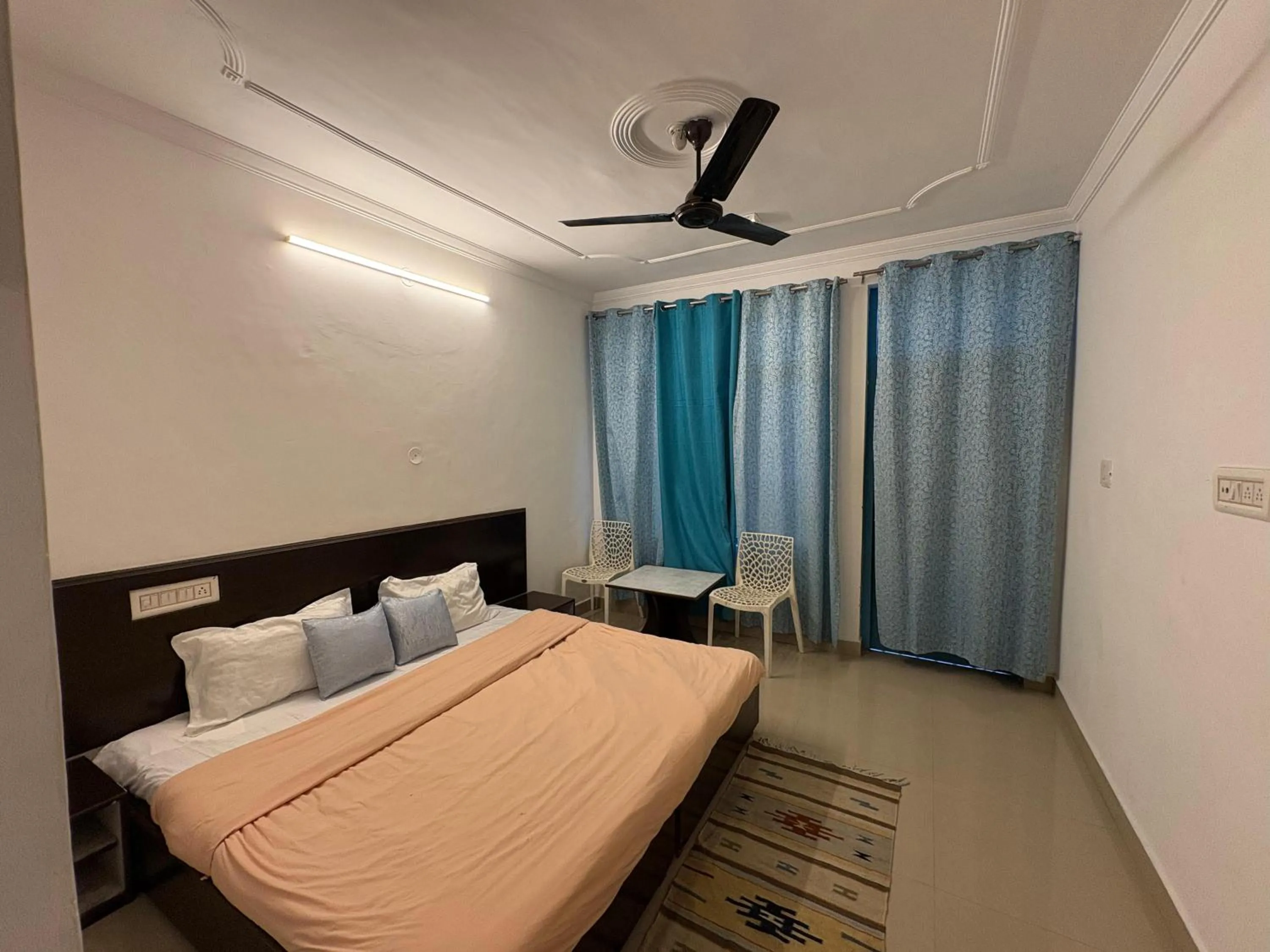 Deluxe Double Room with Balcony in LA SIESTA INDIA MCLEODGANJ