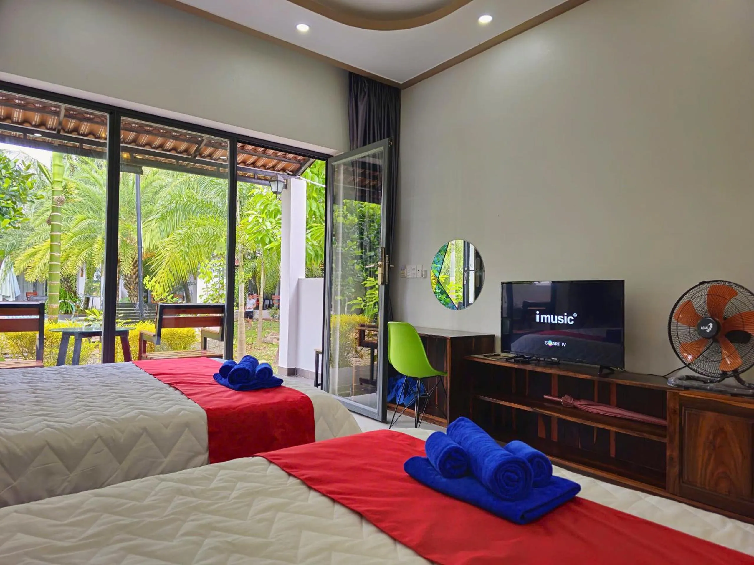 Quadruple Room with Lake View in Fla Village