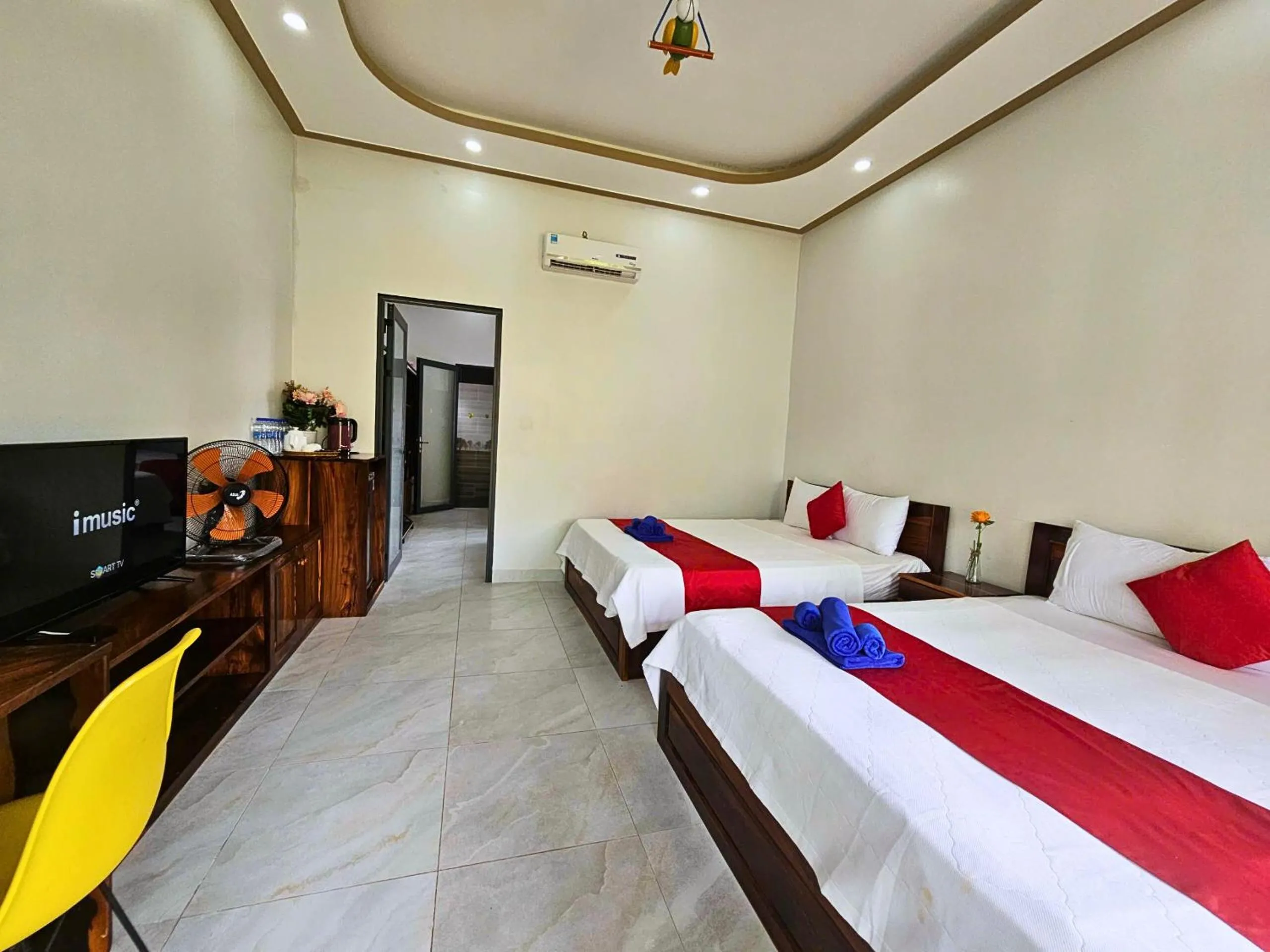 Family Room with Garden View in Fla Village