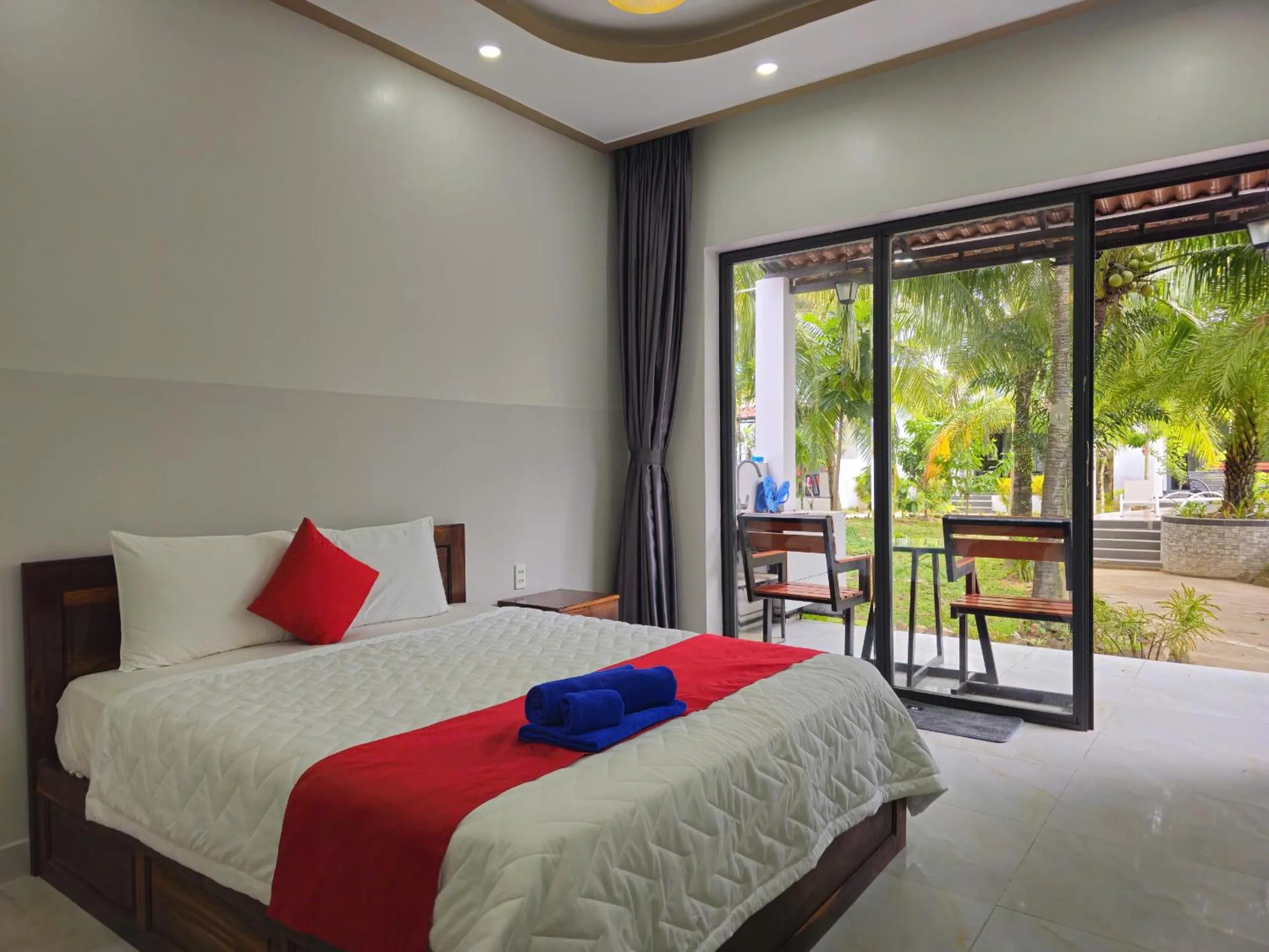 Bungalow - single occupancy - Water Front  in Fla Village