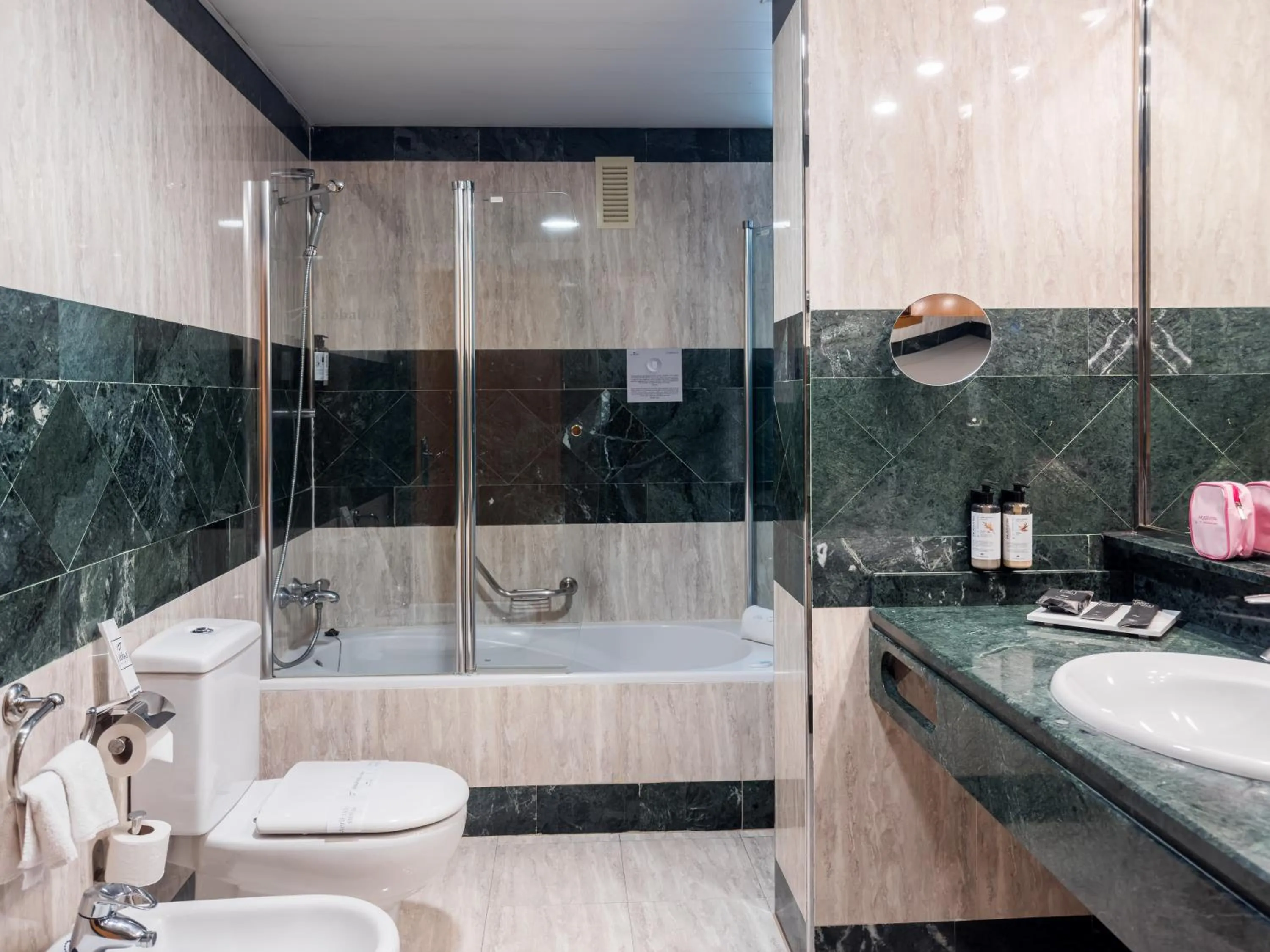 Standard Queen Room in Abba Sants