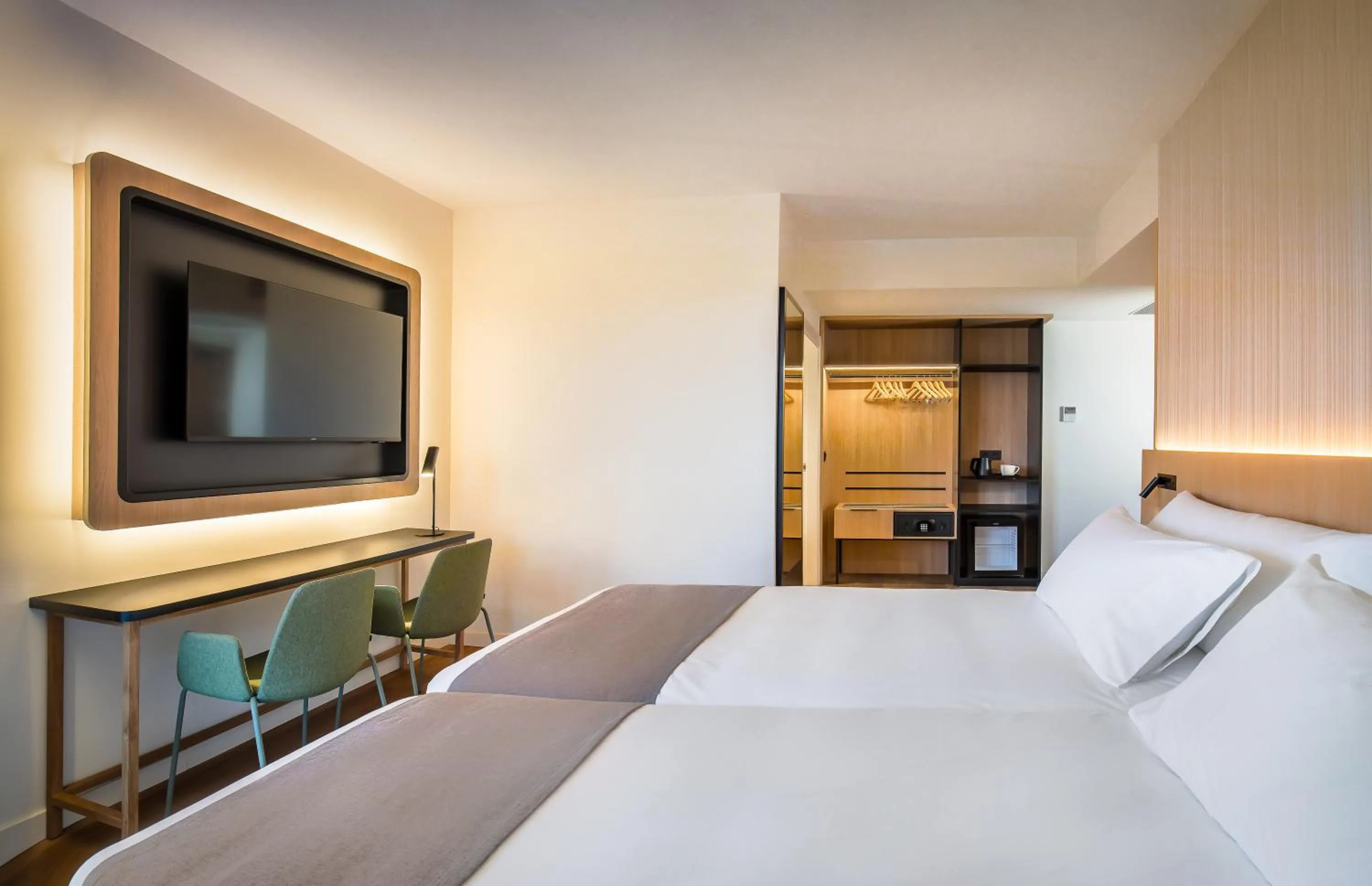 Double Room with Balcony in Occidental Pamplona