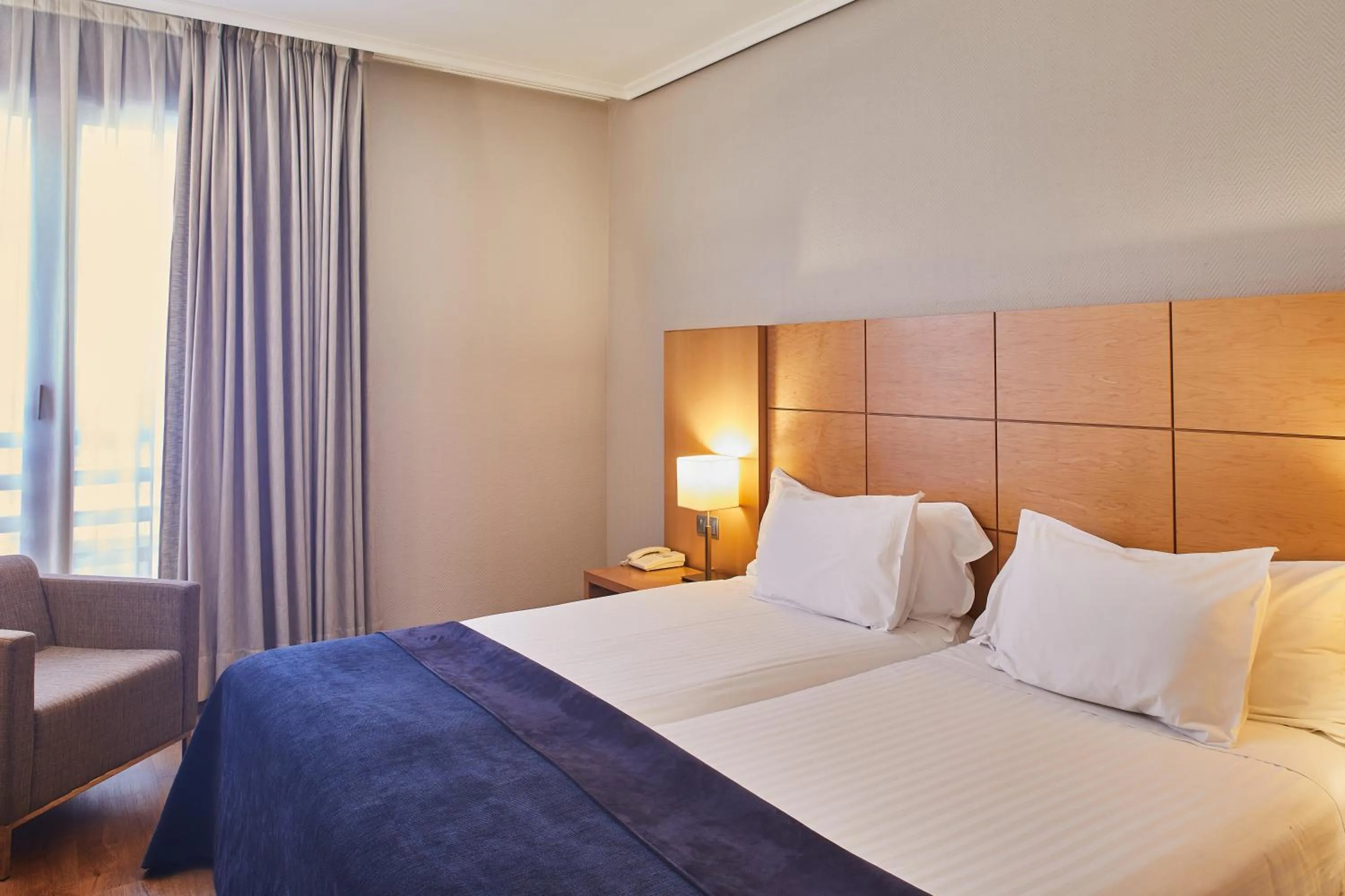 Standard Double Room with Extra Bed in Silken Ciudad de Vitoria