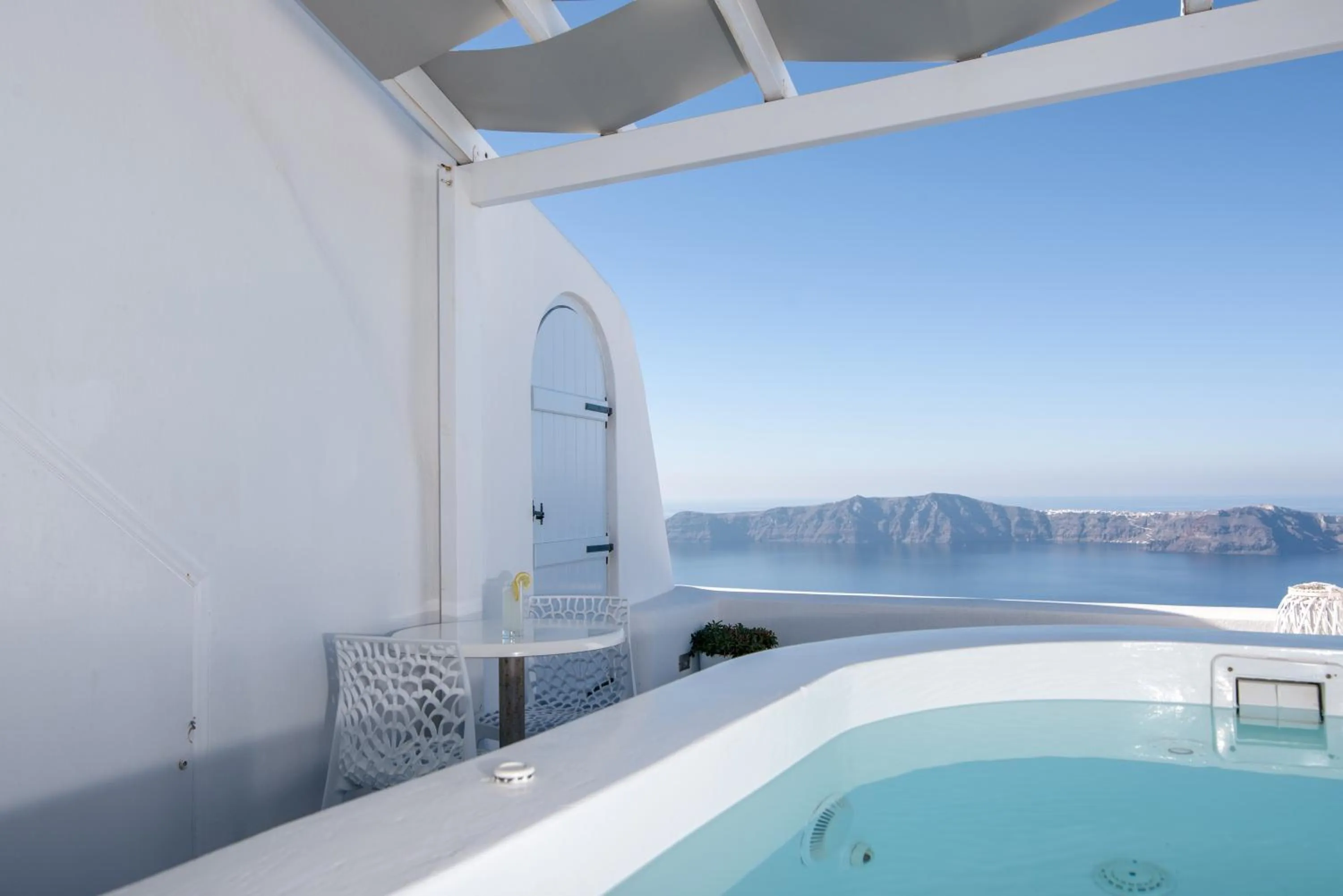 Executive Suite with Outdoor Hot Tub and Caldera View in Dreaming View Suites