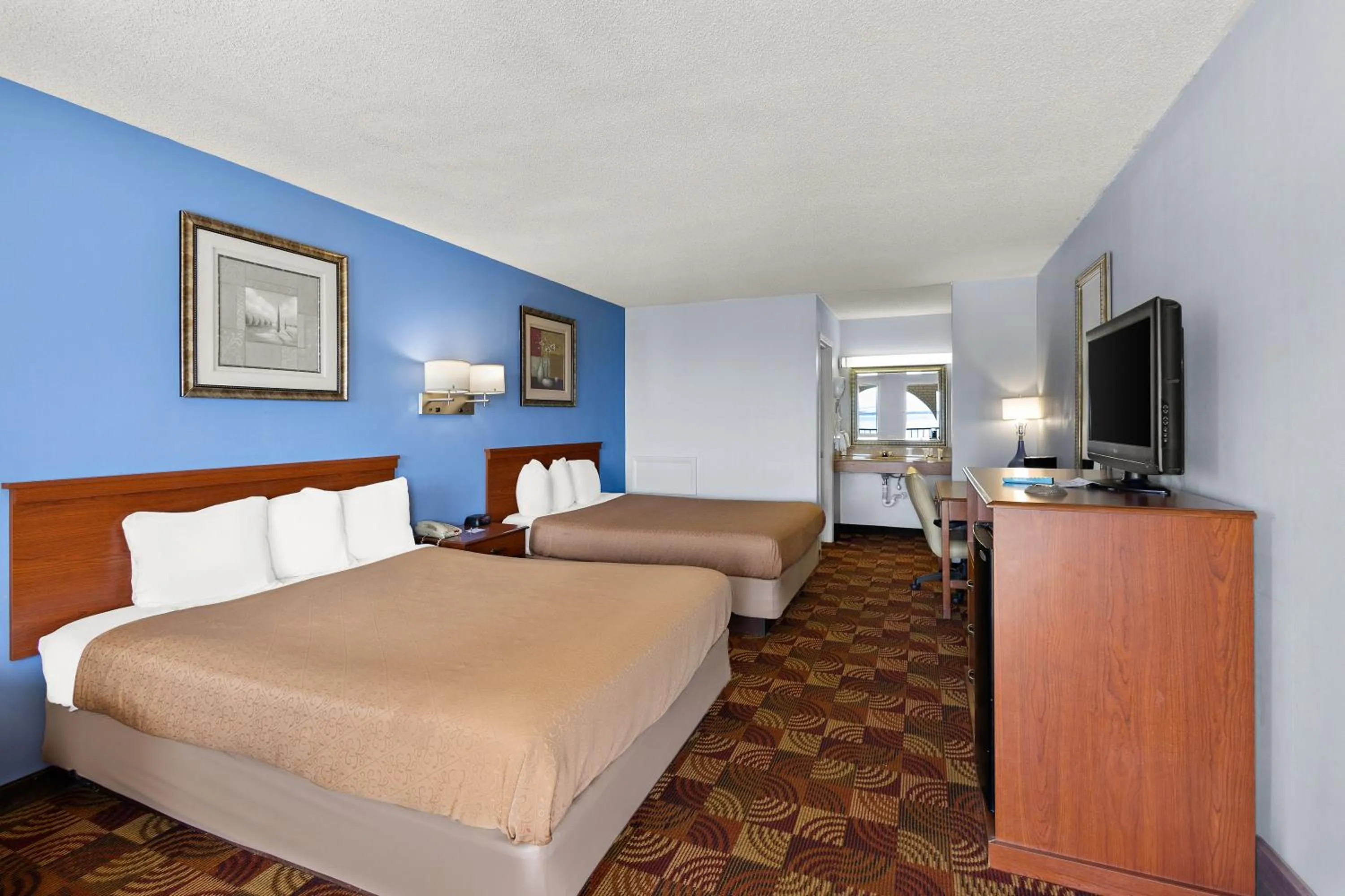2 Queen Beds Non-Smoking in Americas Best Value Inn-Celina