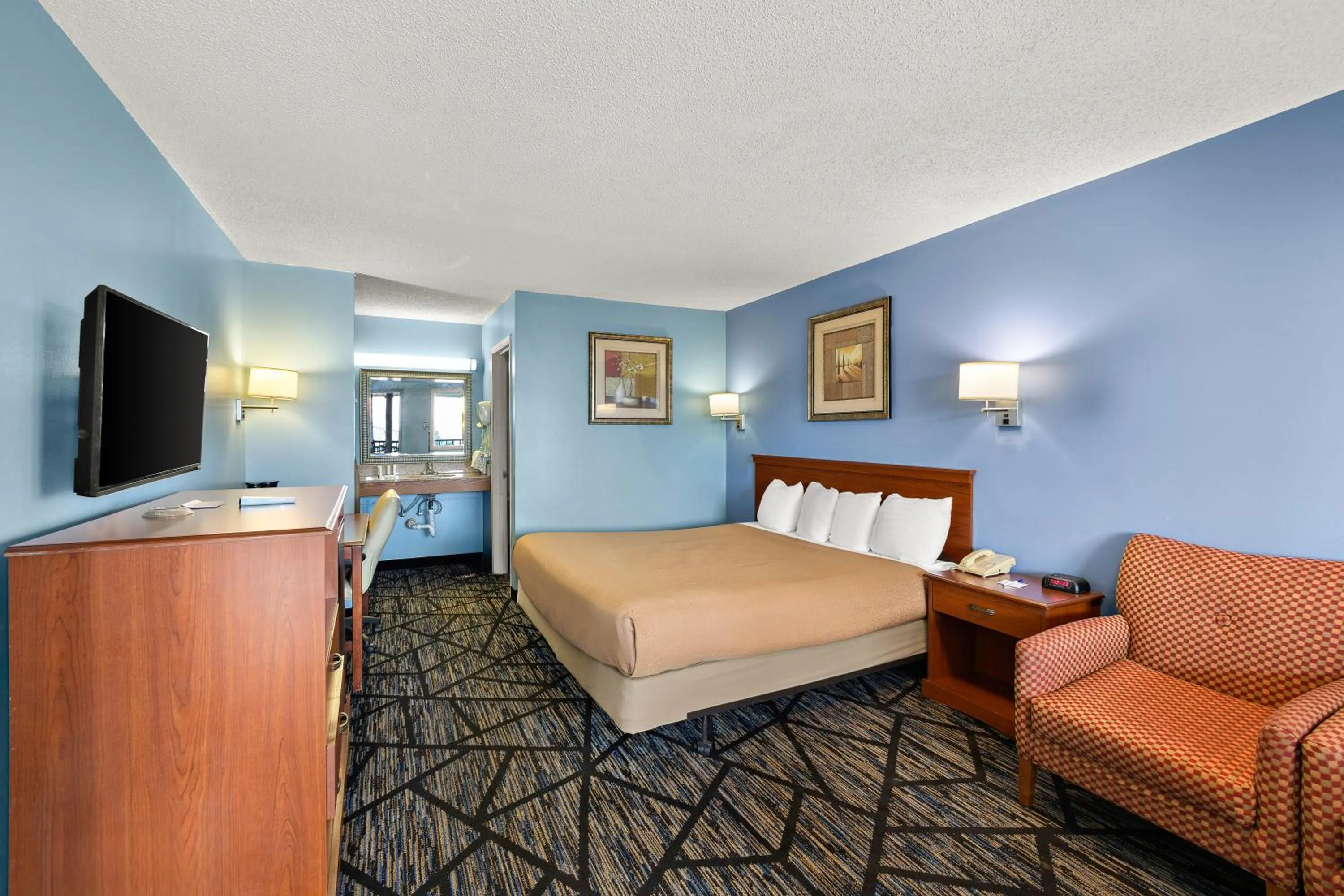 1 King Bed Non-Smoking in Americas Best Value Inn-Celina