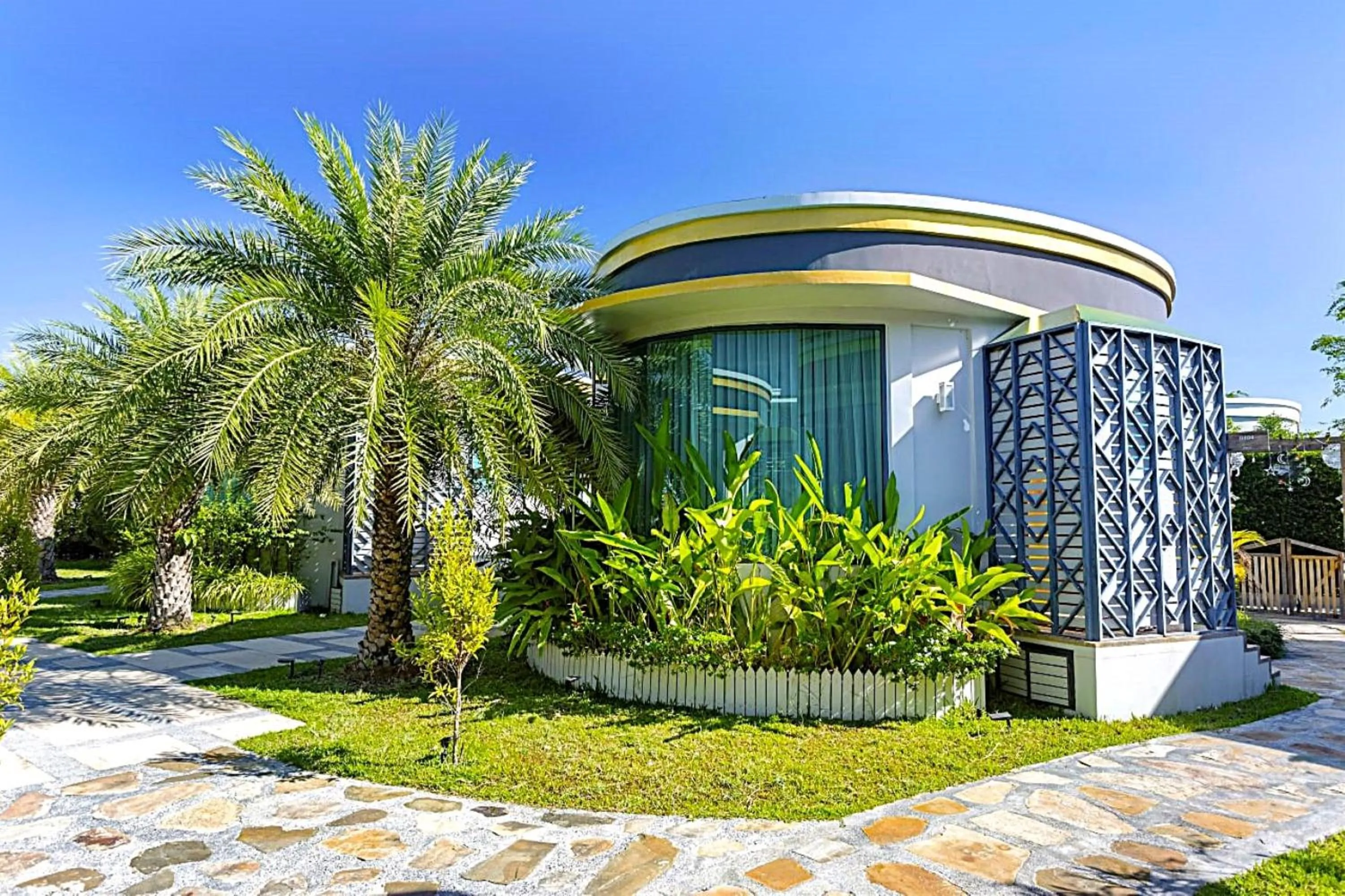 Bungalow Garden View in Castle Bayview Resort & Spa