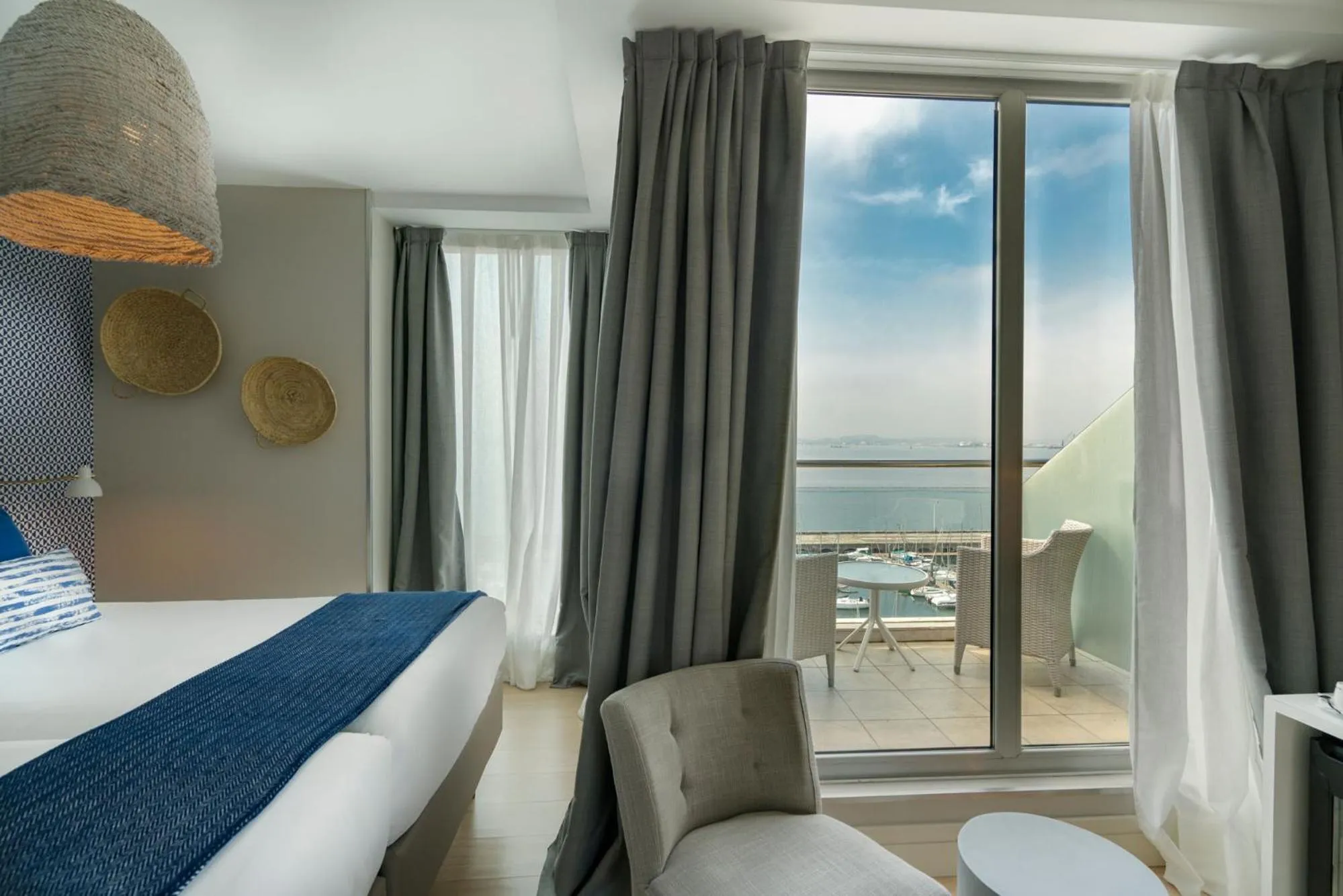 Double Room with Sea View and Terrace in Vincci Puertochico