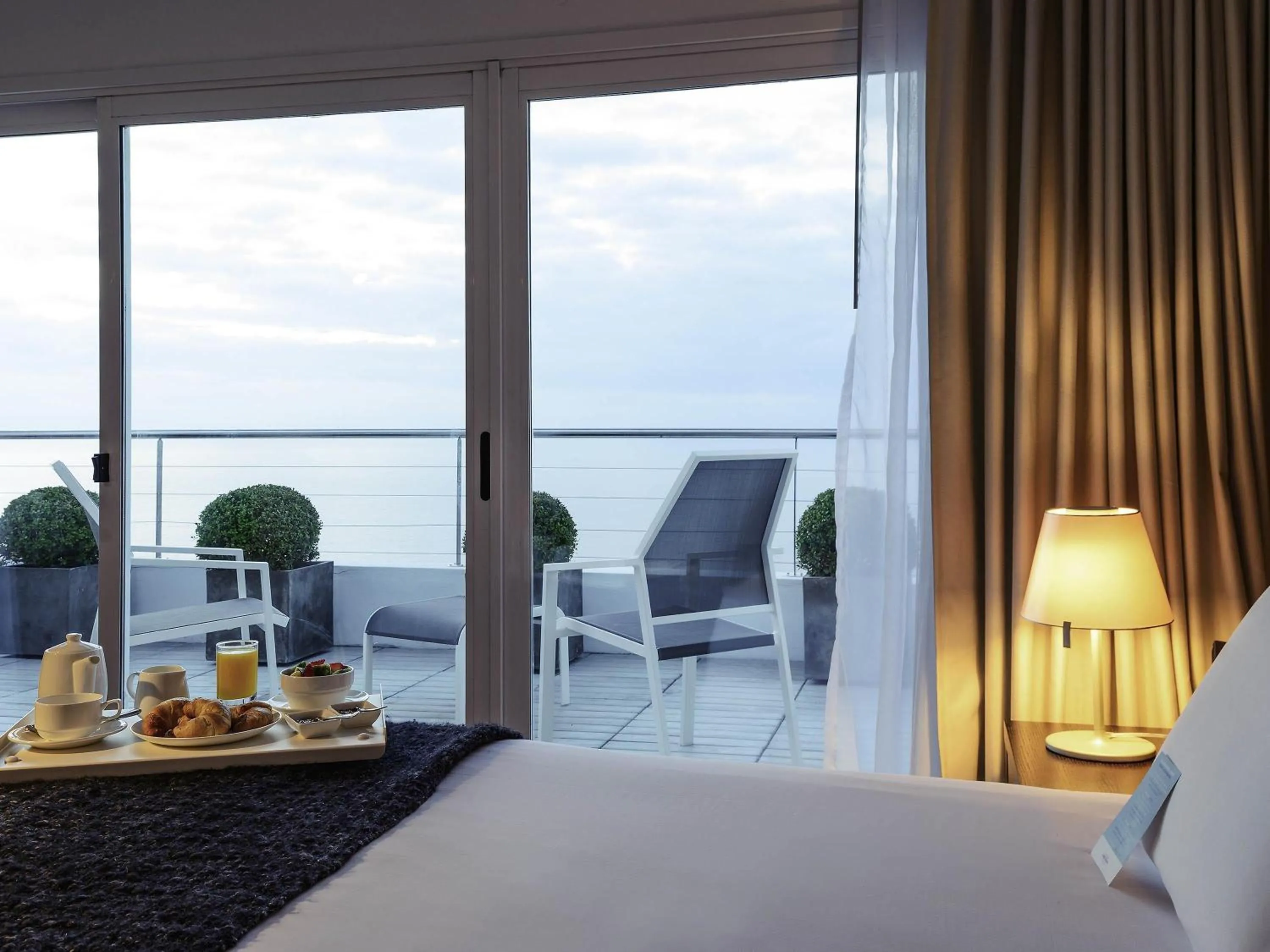 Junior Suite with Queen Bed and Balcony in Mercure Montevideo Punta Carretas