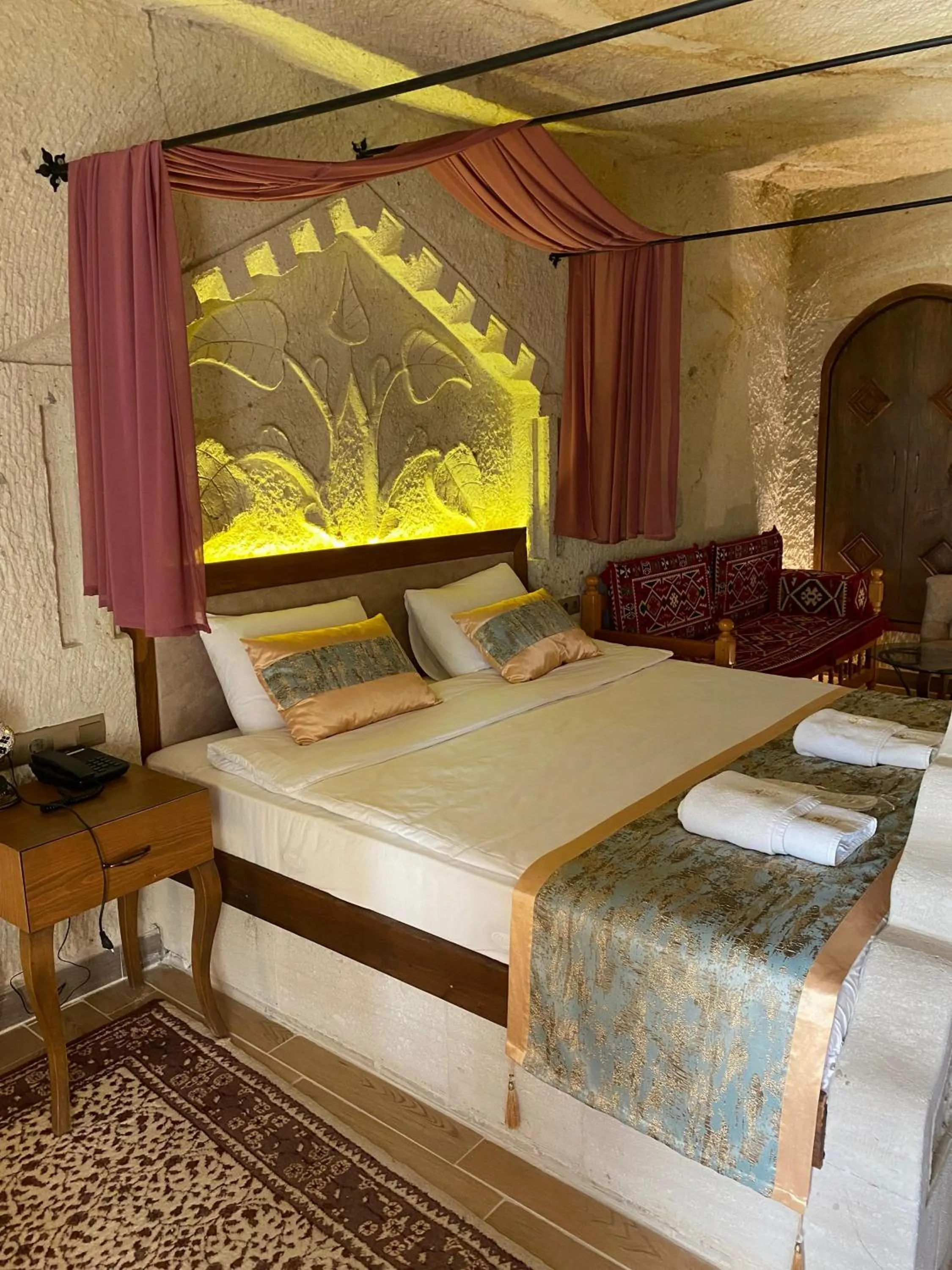 Deluxe Junior Suite in Mesken Cave Suites