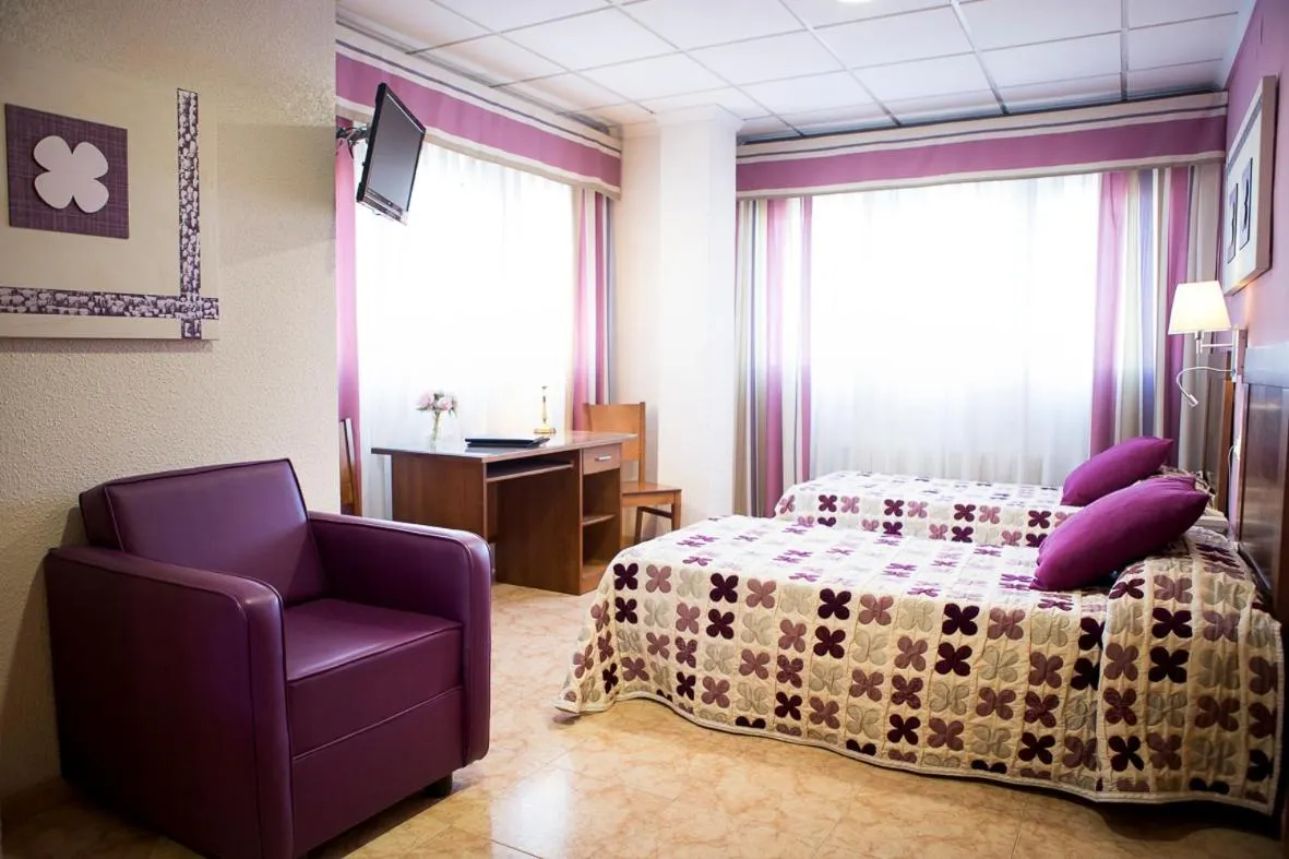 Superior Twin Room in Manolo