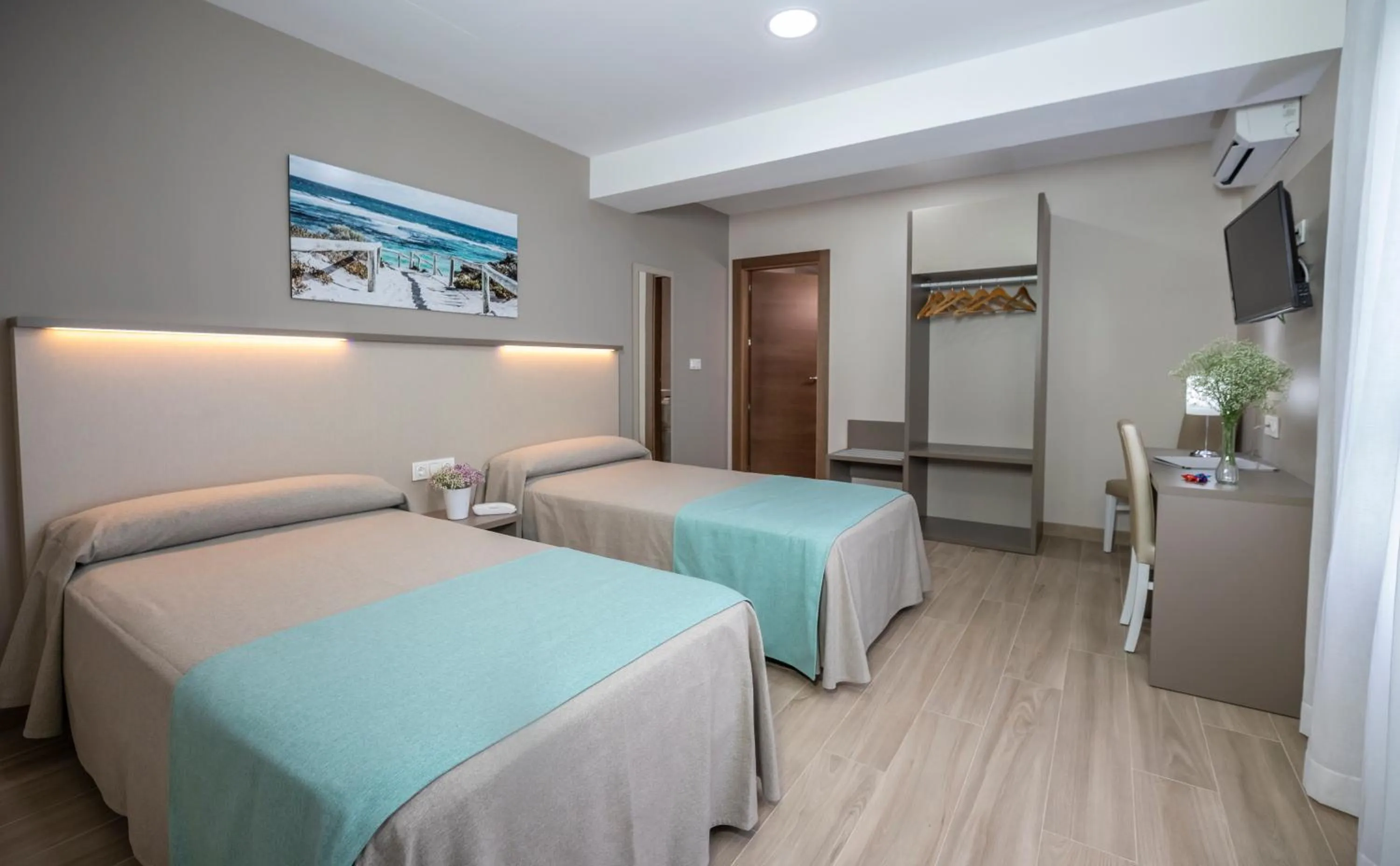 Deluxe Twin Room in Manolo