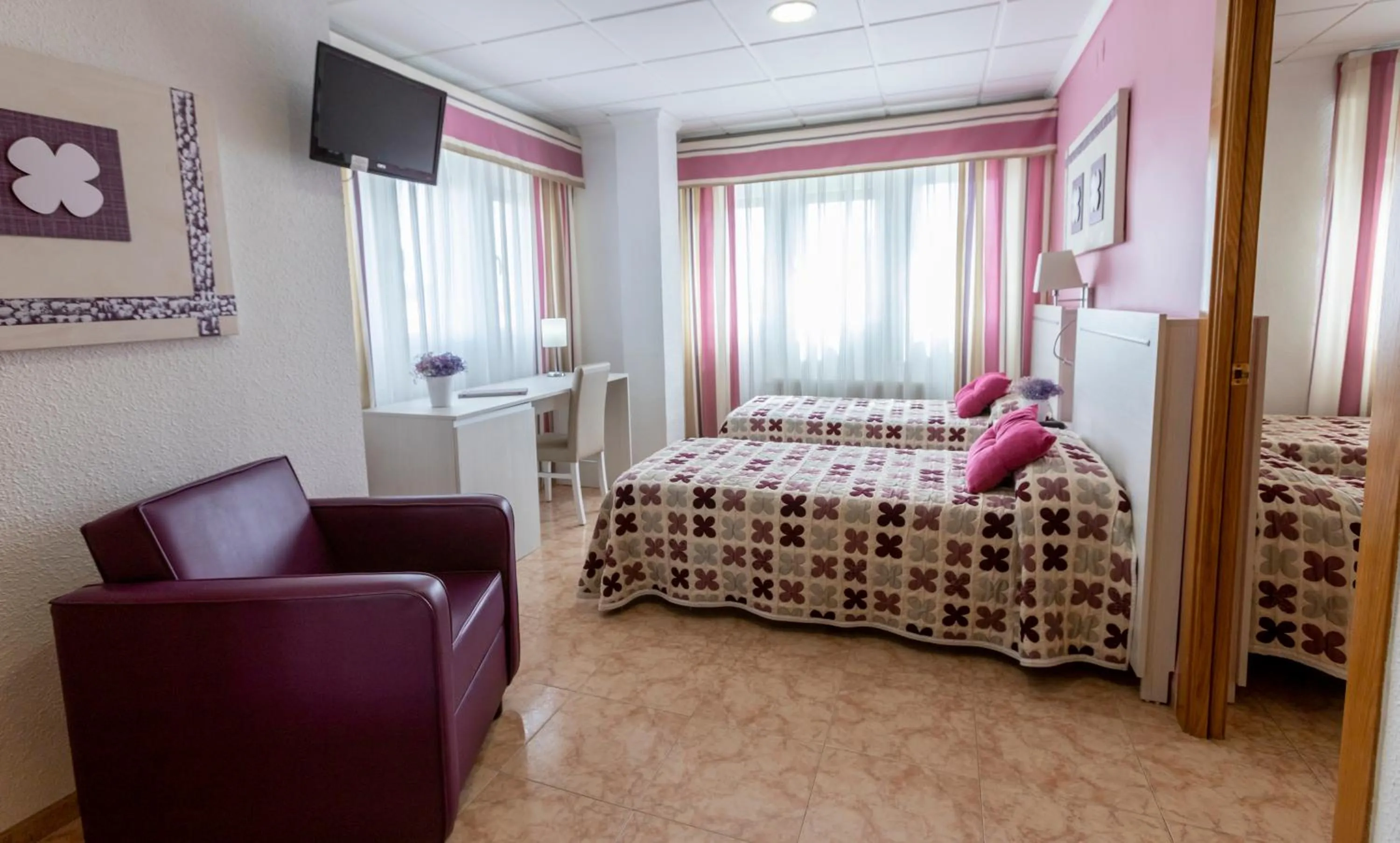Interconnecting Twin Rooms (4 Adults) in Manolo