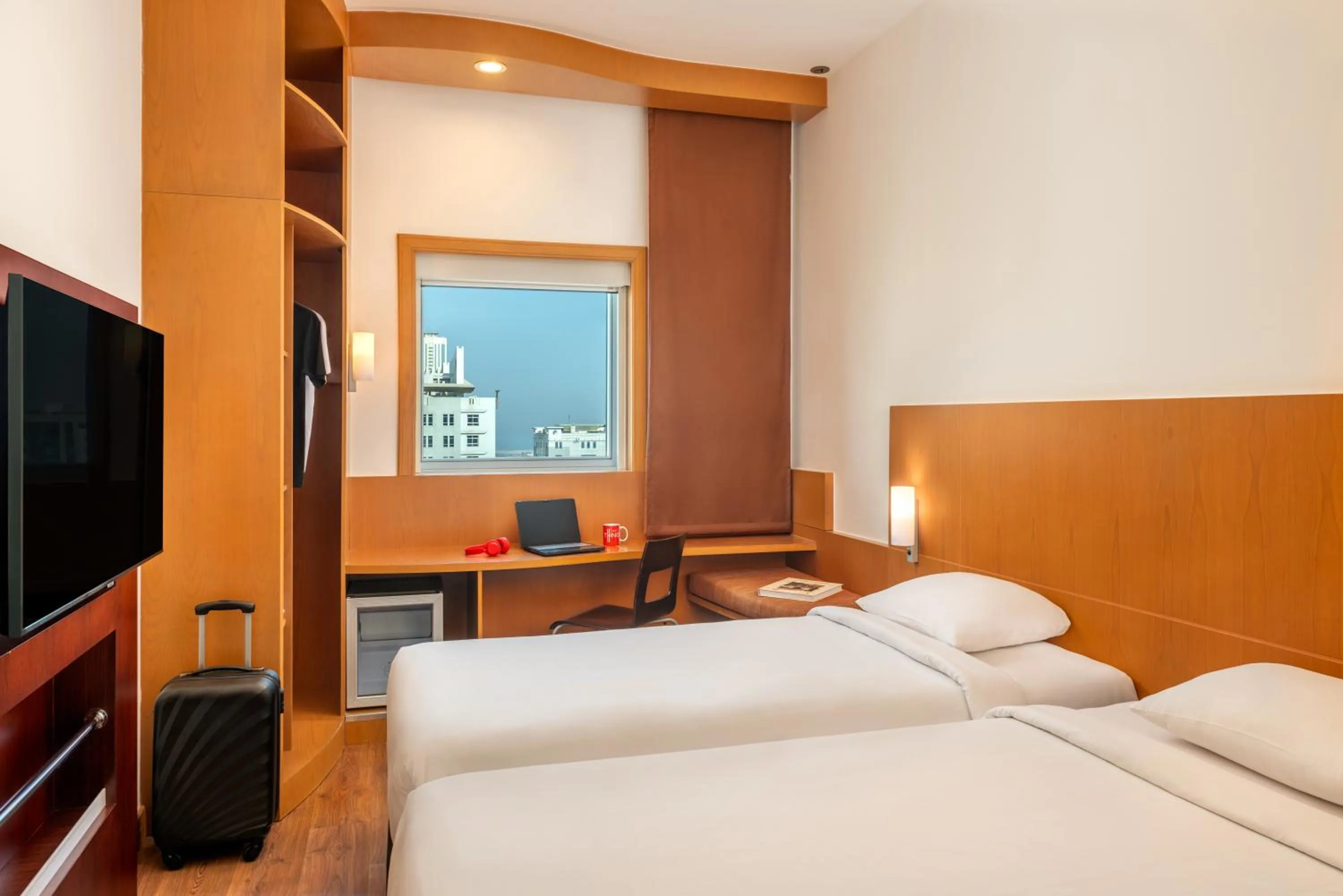 Standard Twin Room in Ibis Fujairah